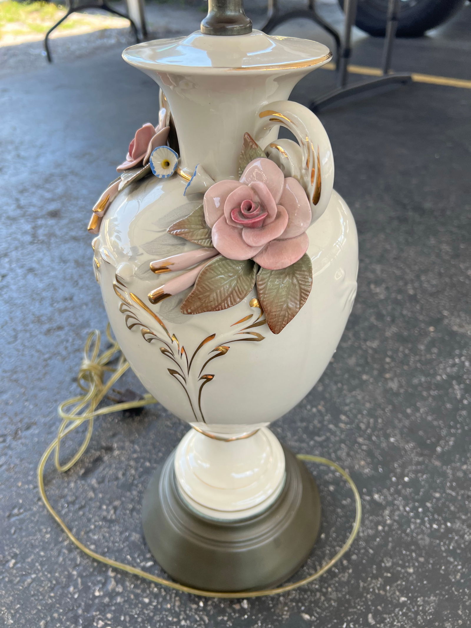 Vintage Mid Century Capodimonte Style Floral Lamp - 4