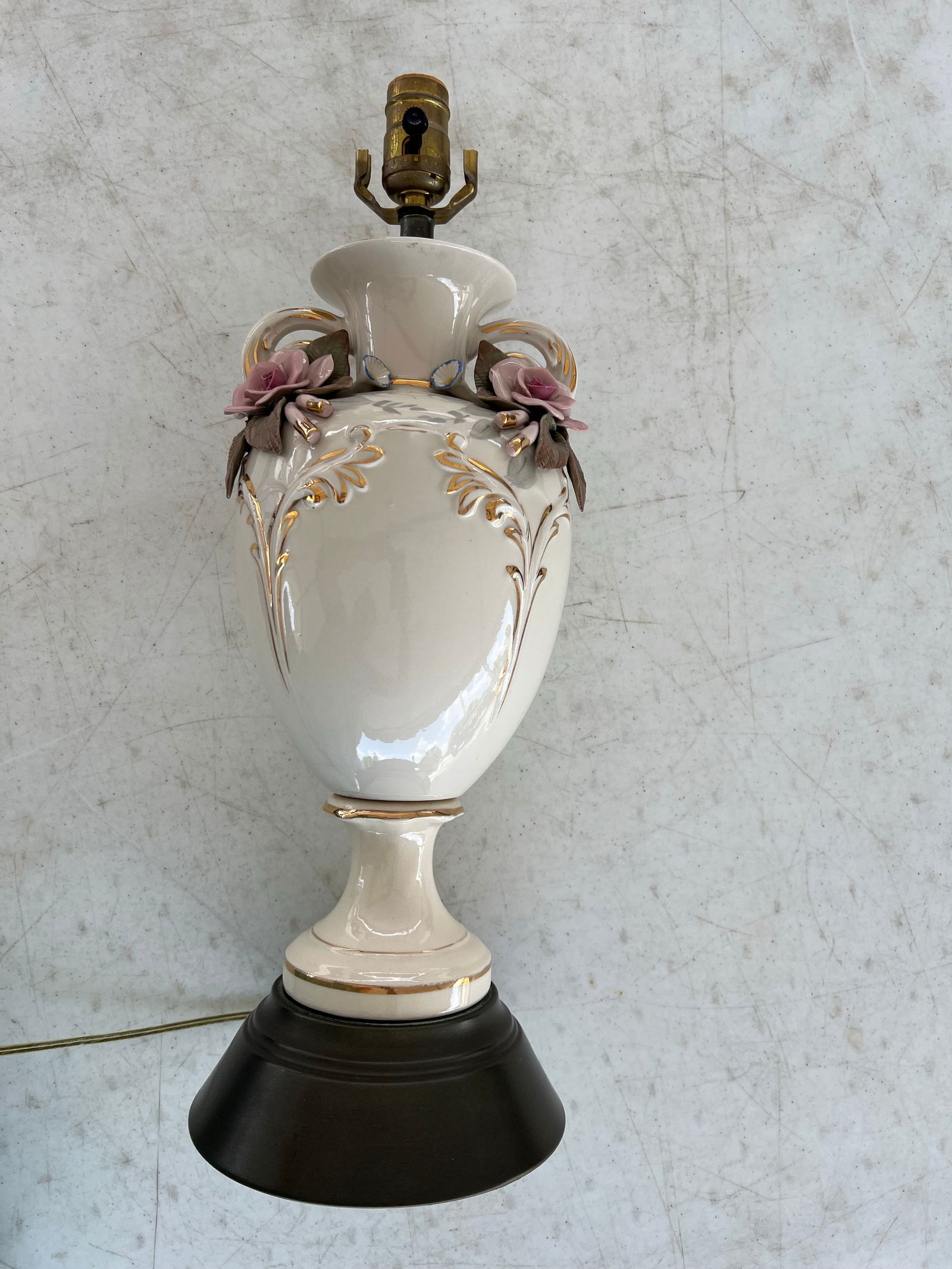 Vintage Mid Century Capodimonte Style Floral Lamp - 5