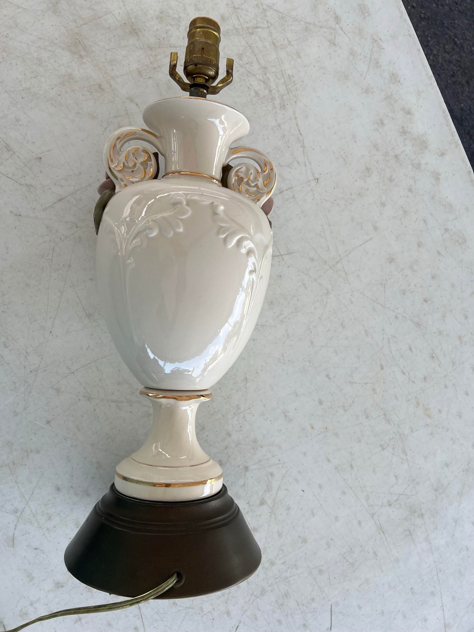 Vintage Mid Century Capodimonte Style Floral Lamp - 7