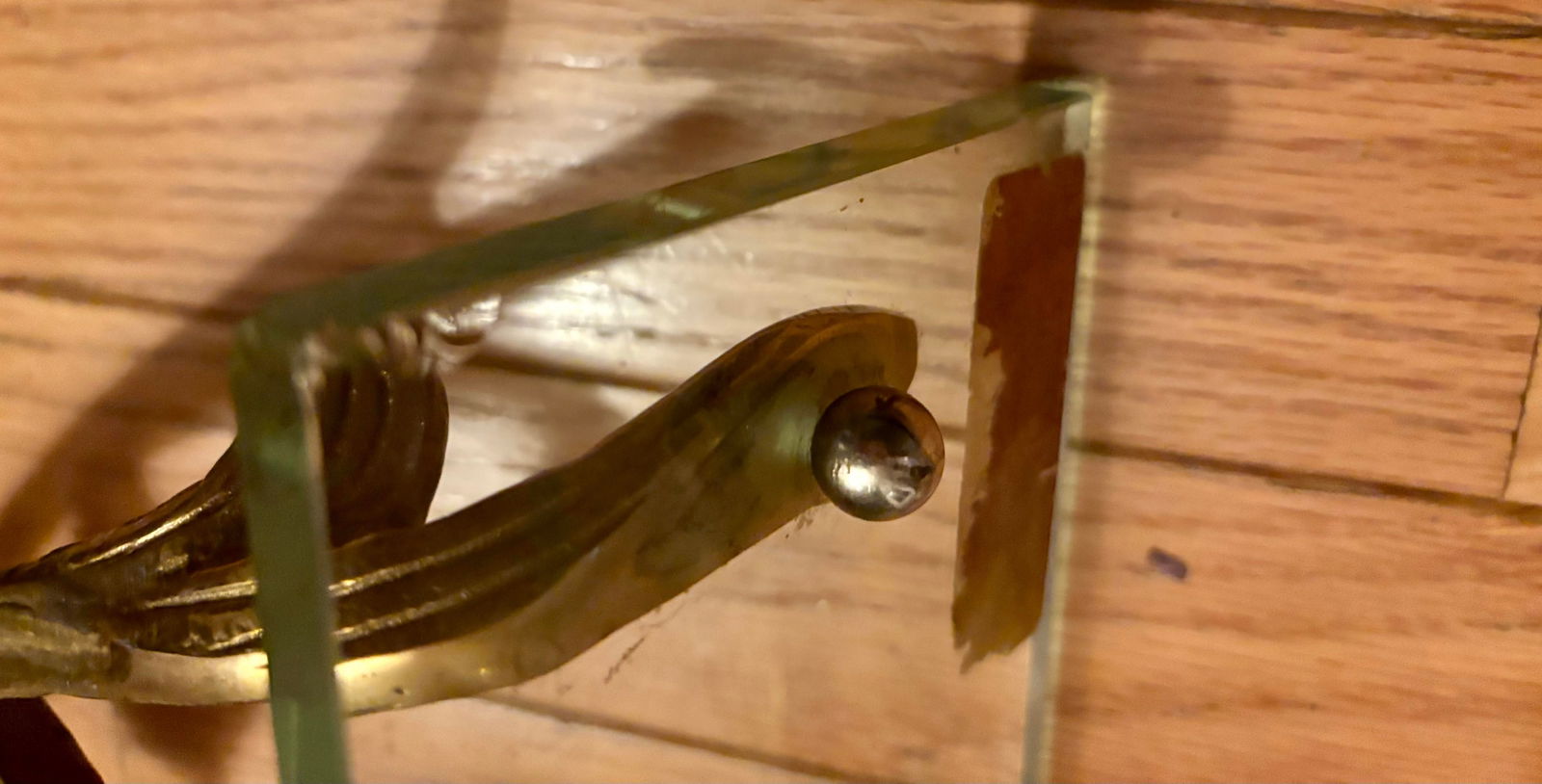 1970s Ornate Brass and Glass Wall Shelves, Made in Taiwan, a Pair - 7