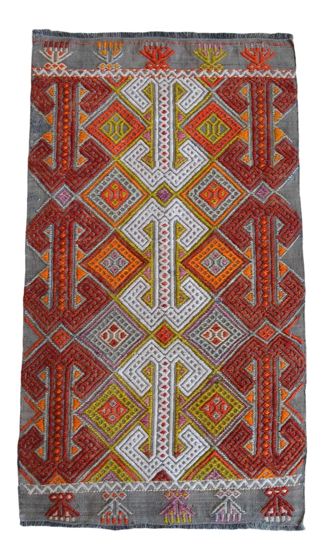 Hand-Made Braided Turkish Small Rug Jajim Kilim - 1"²7"³ × 2"²9"³: Offered is a hand-woven and braided small Turkish rug. Dimension: 18.9 x 33.5 inches Material : Wool on cotton. Origin: Aegean Age: About 60-70 years old Weight: ~ Lighter than 1 lb Condition: