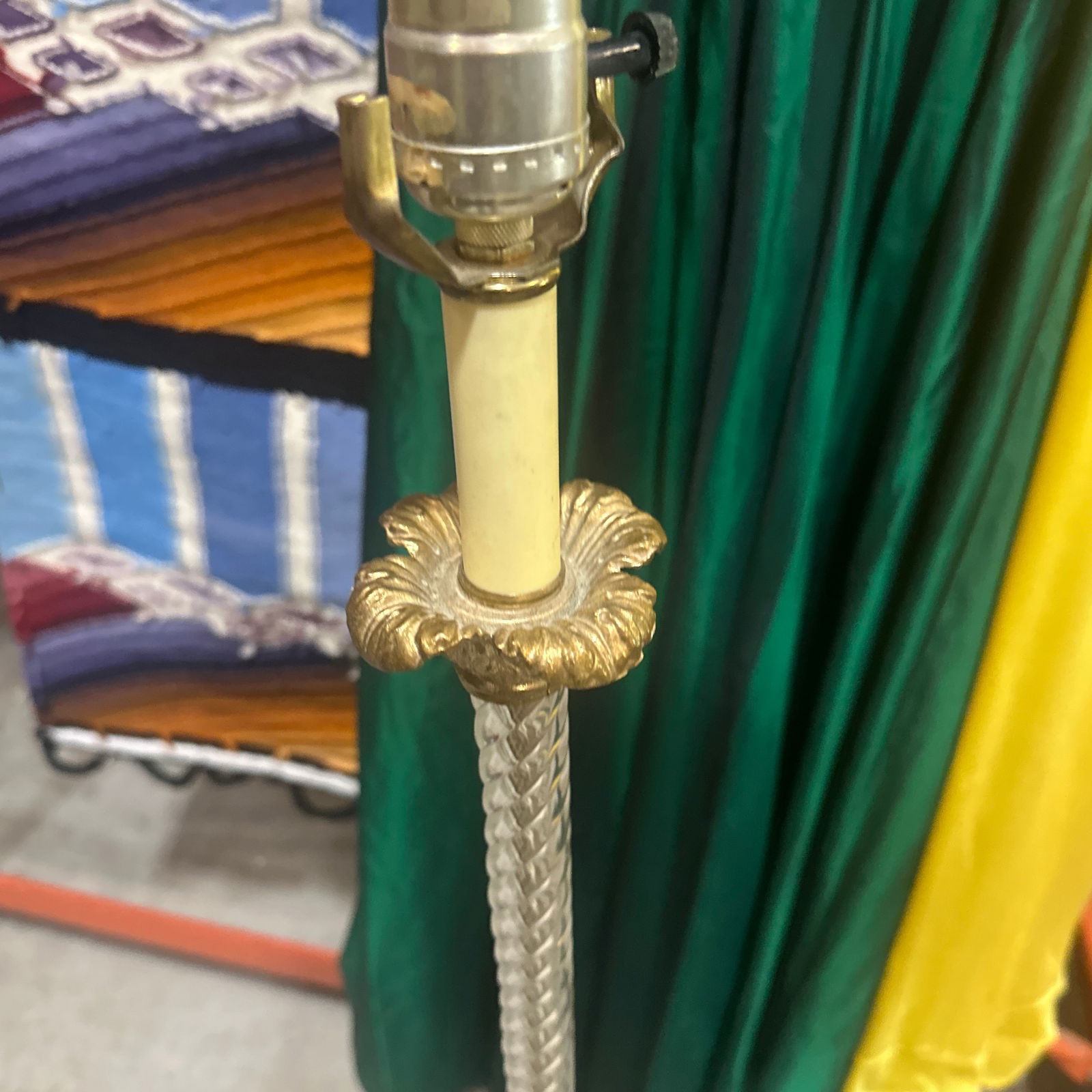 1970s Brass Floor Lamp With Plastic Details - 3