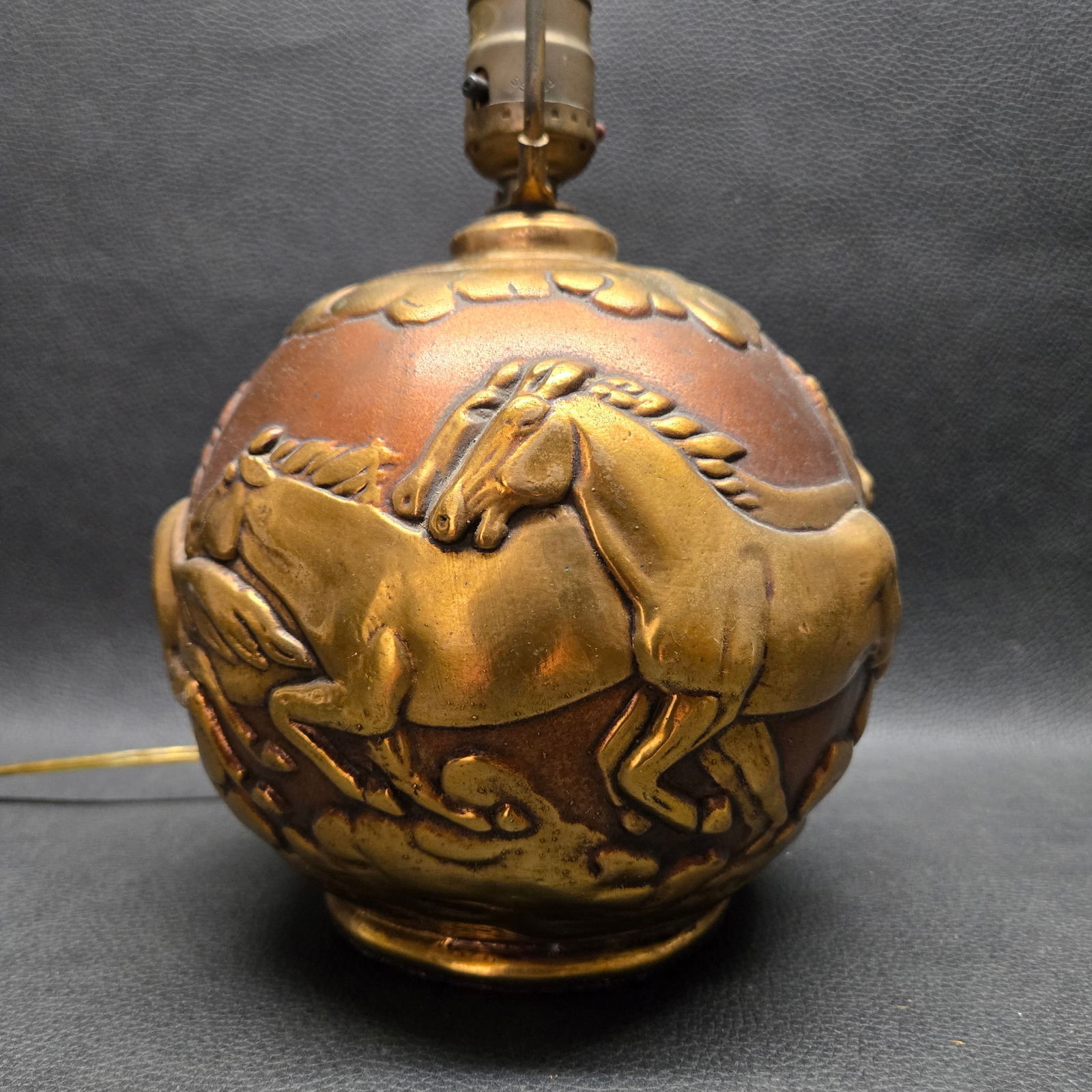 Vintage 1950s Wild Horses Copper and Brass Relief Clad Pottery Table Lamp - 4