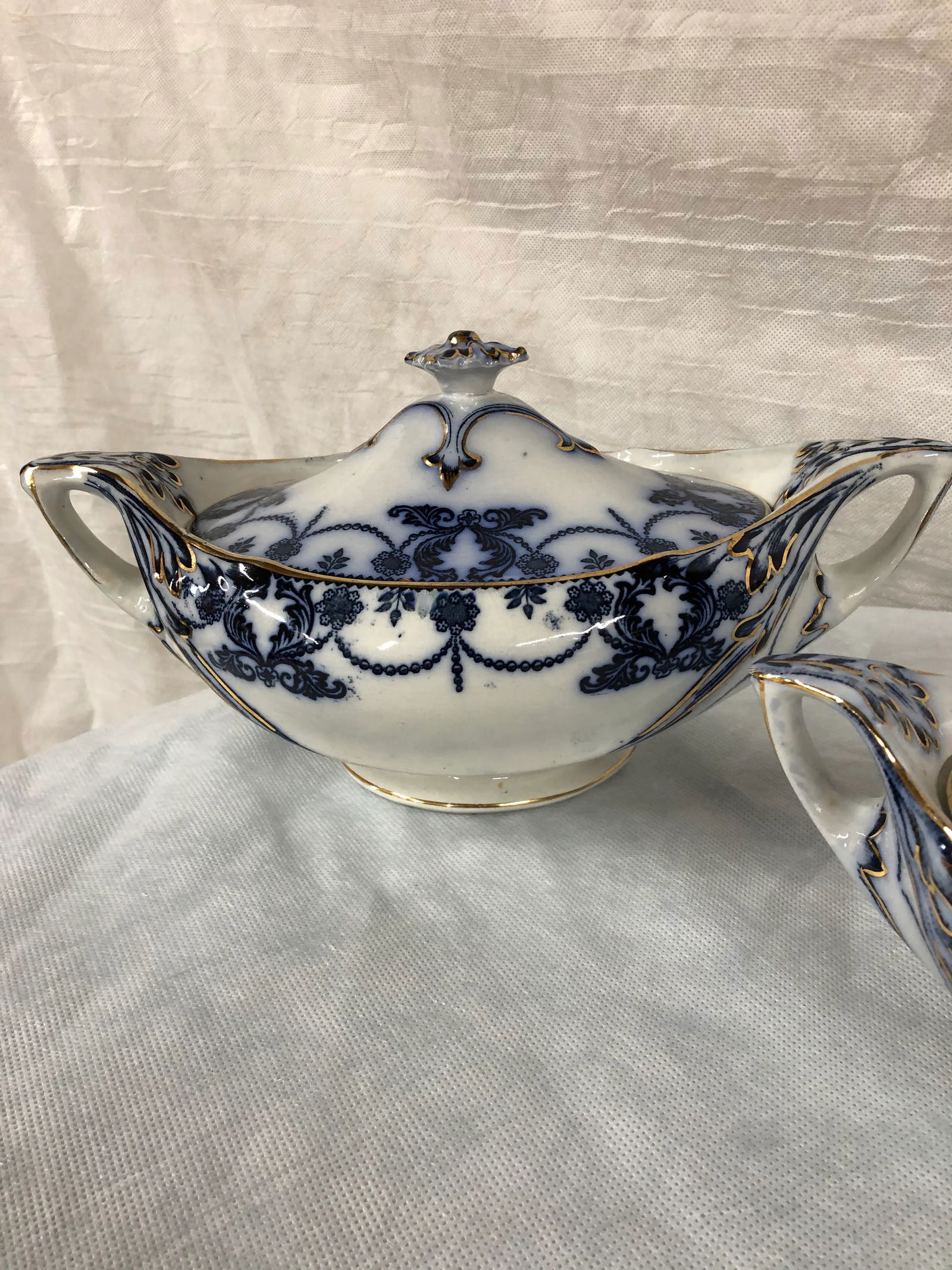 Late 19th Century T.Till and Sons Venus Pattern Vegetable Bowls and Sauce Tureen - 3