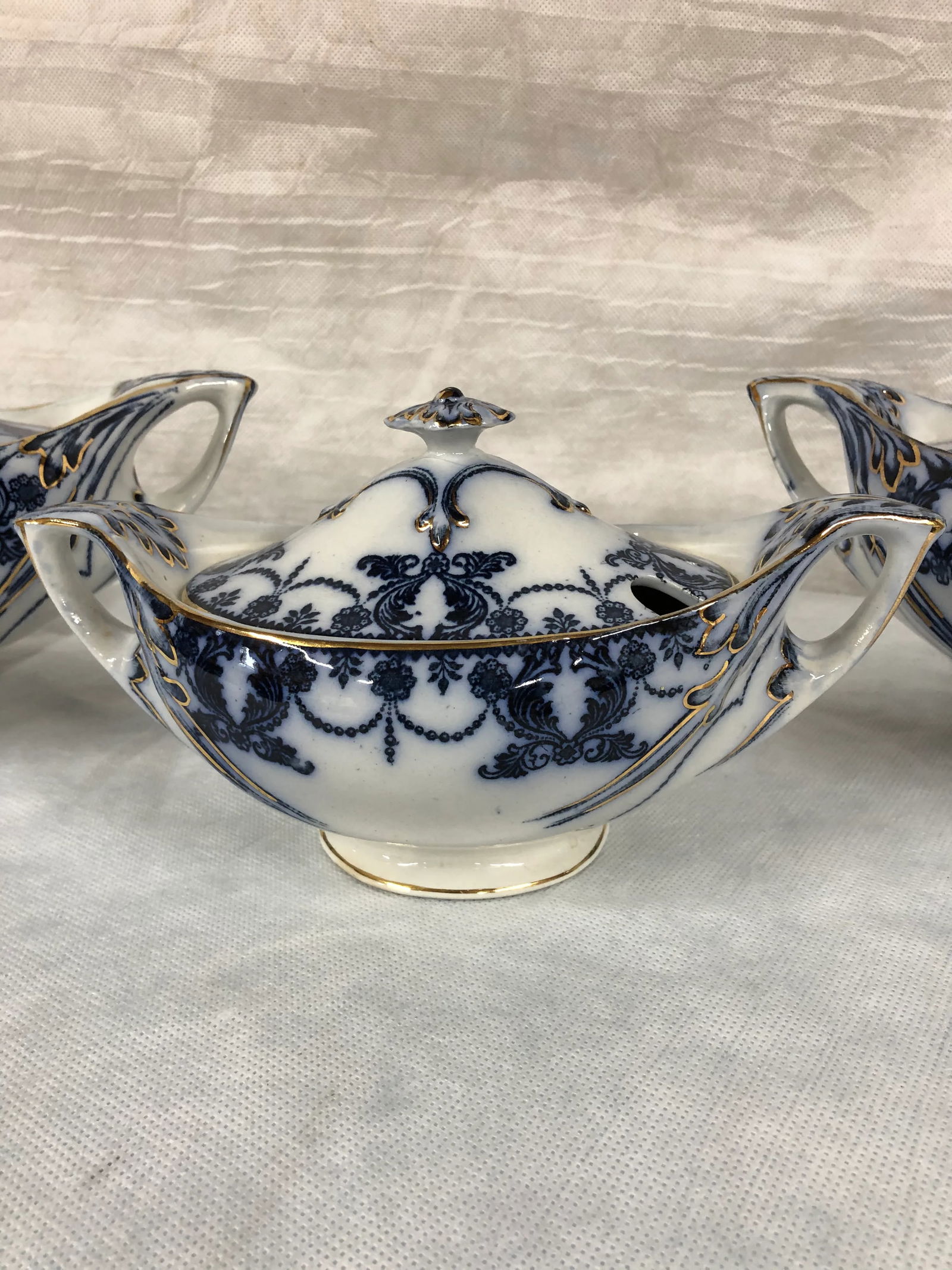 Late 19th Century T.Till and Sons Venus Pattern Vegetable Bowls and Sauce Tureen - 4