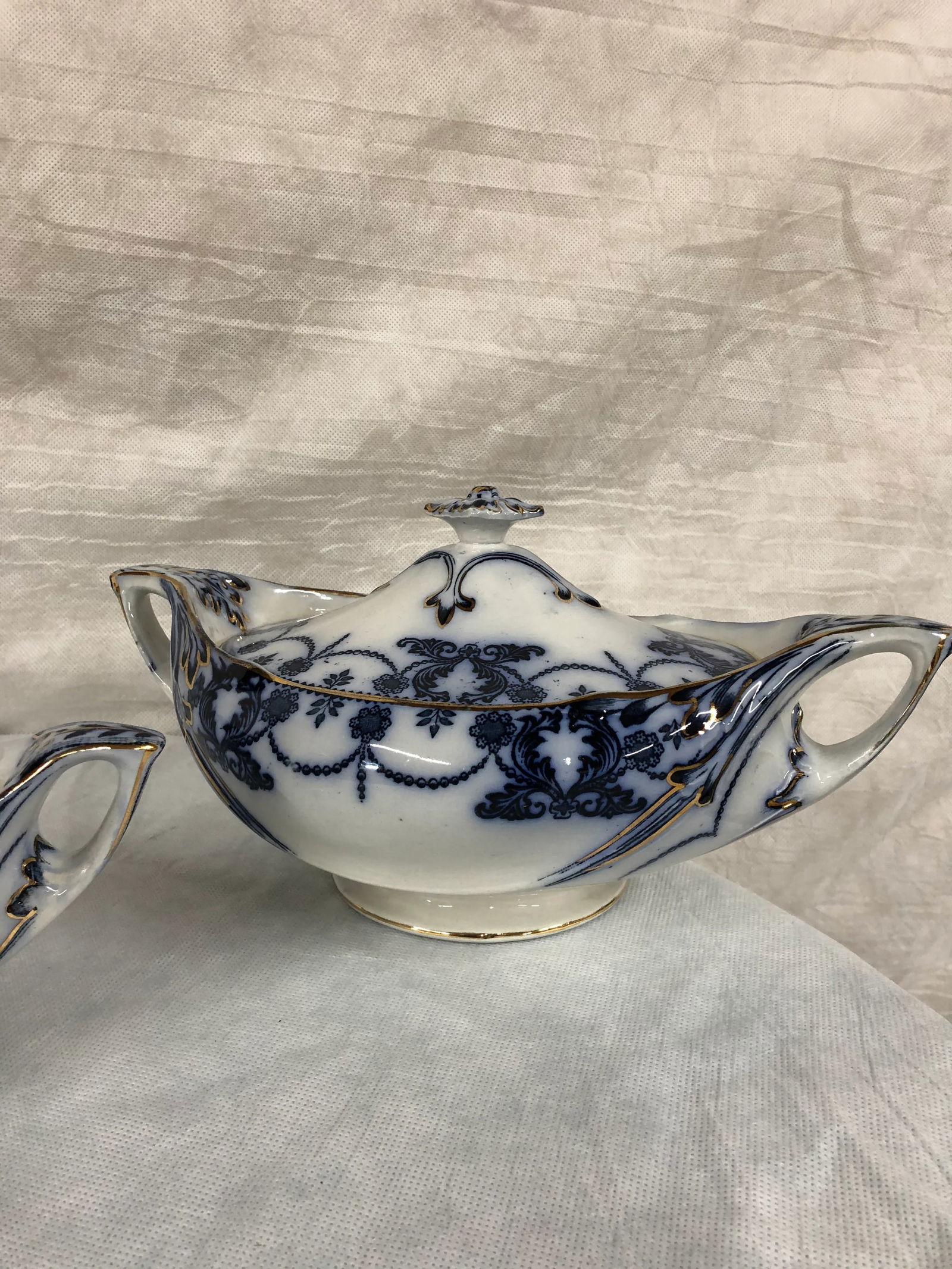 Late 19th Century T.Till and Sons Venus Pattern Vegetable Bowls and Sauce Tureen - 5