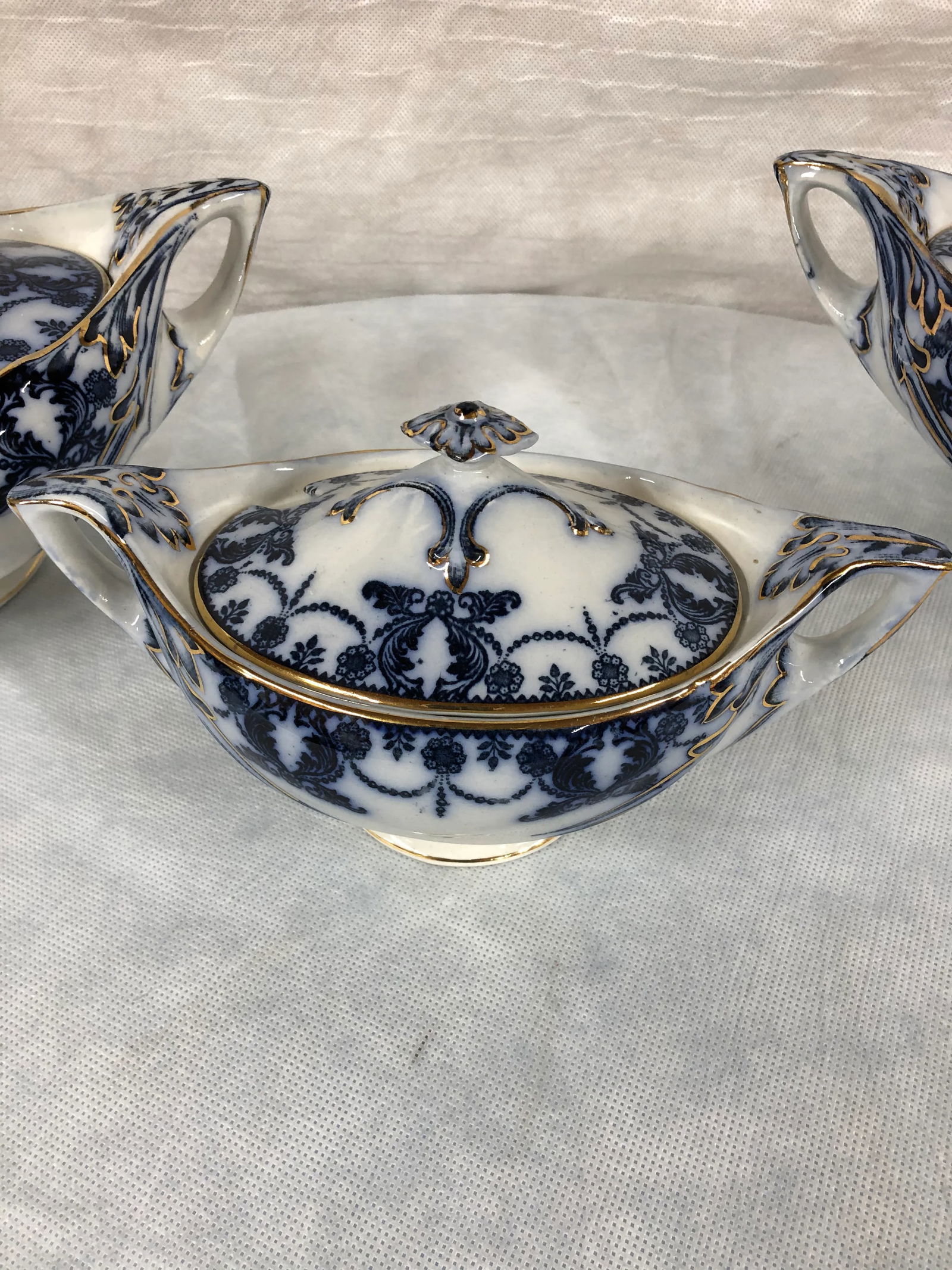 Late 19th Century T.Till and Sons Venus Pattern Vegetable Bowls and Sauce Tureen - 6