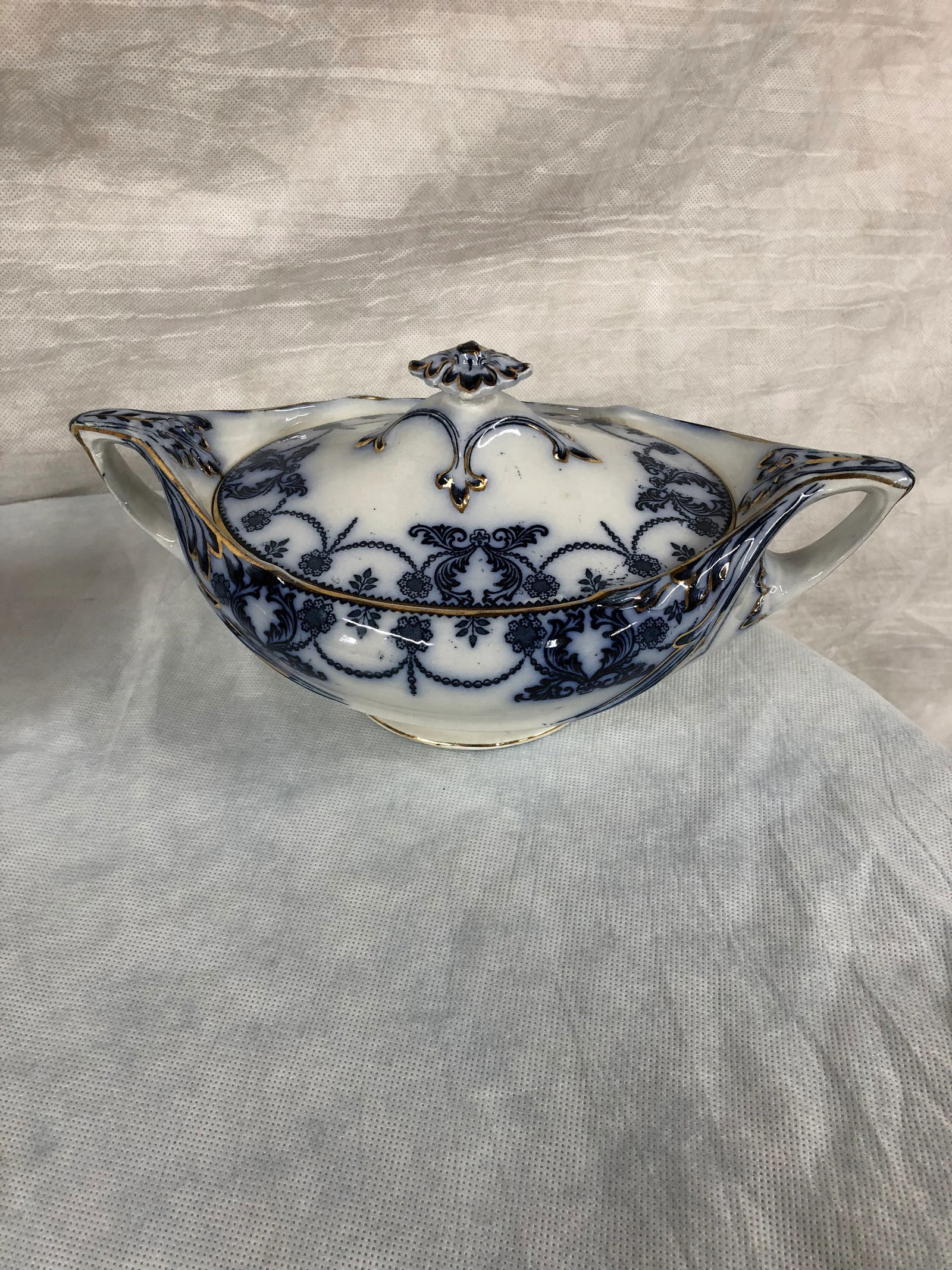 Late 19th Century T.Till and Sons Venus Pattern Vegetable Bowls and Sauce Tureen - 8