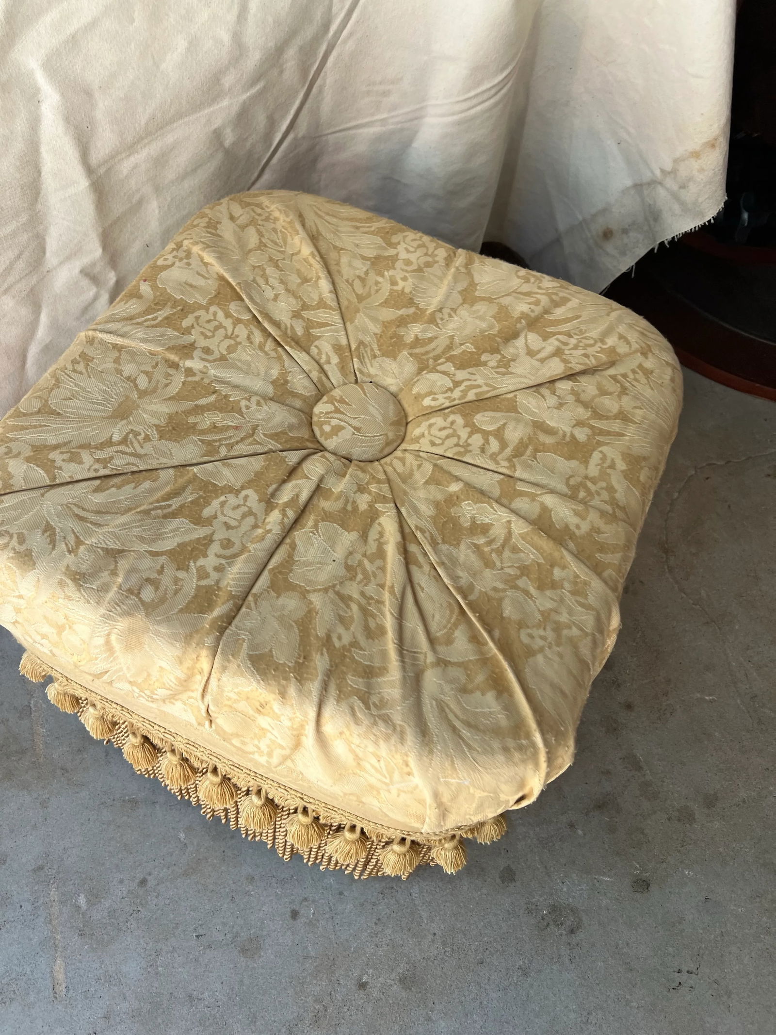 1970s Yellow Covered Ottoman With Tassels - 4