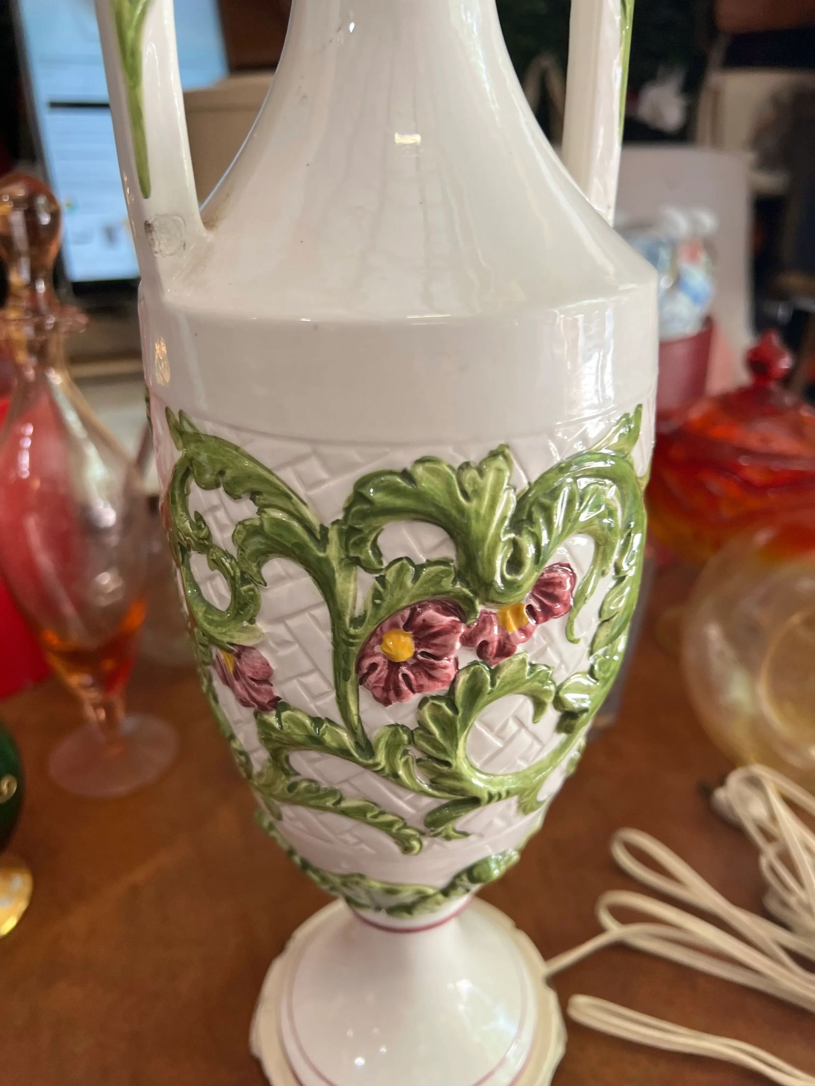 1970s Trellis Ivy Design Floral Lamp - 3