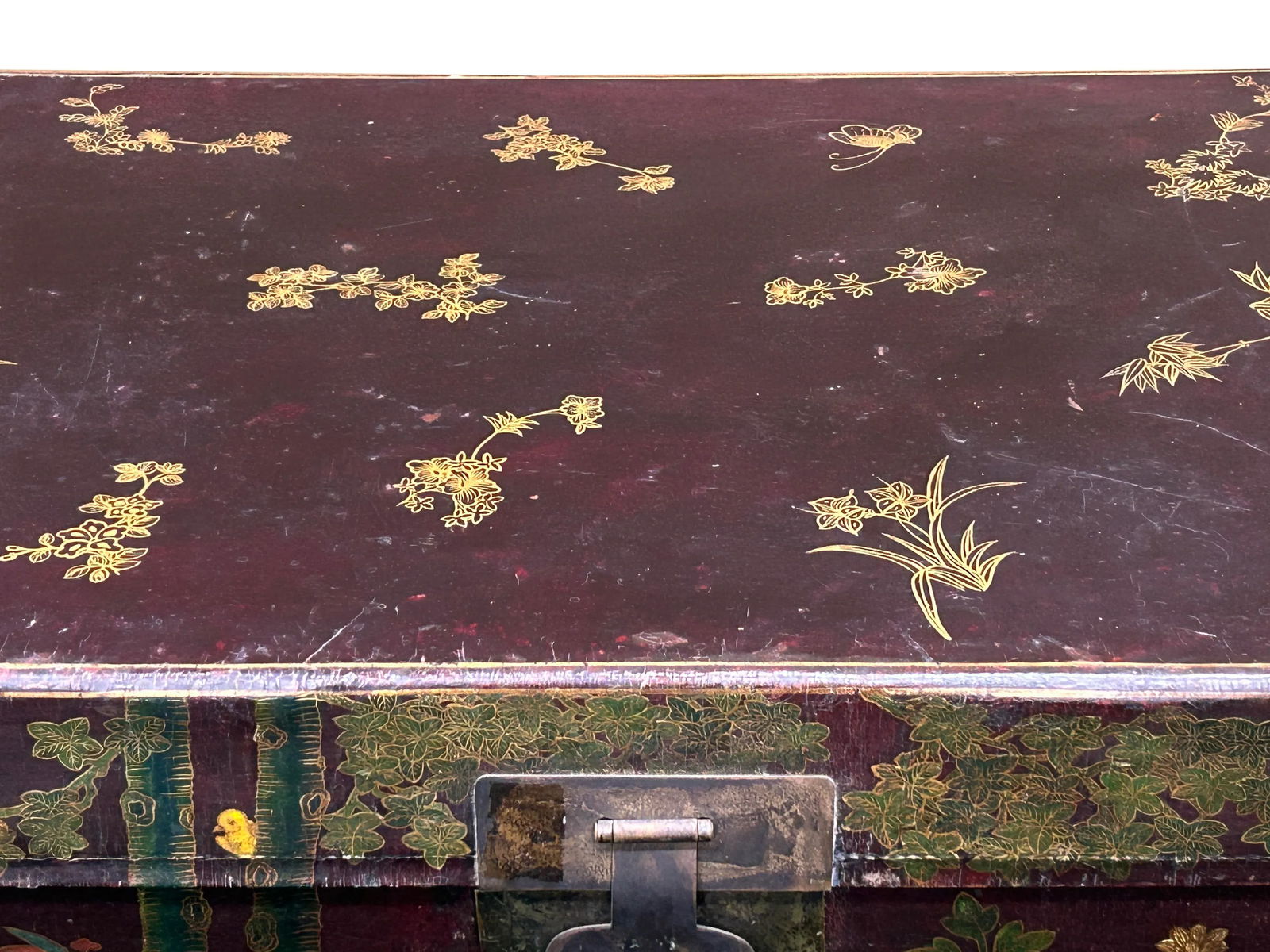 Vintage Distressed Brown Lacquer Flower Birds Oriental Wood Trunk Table - 9