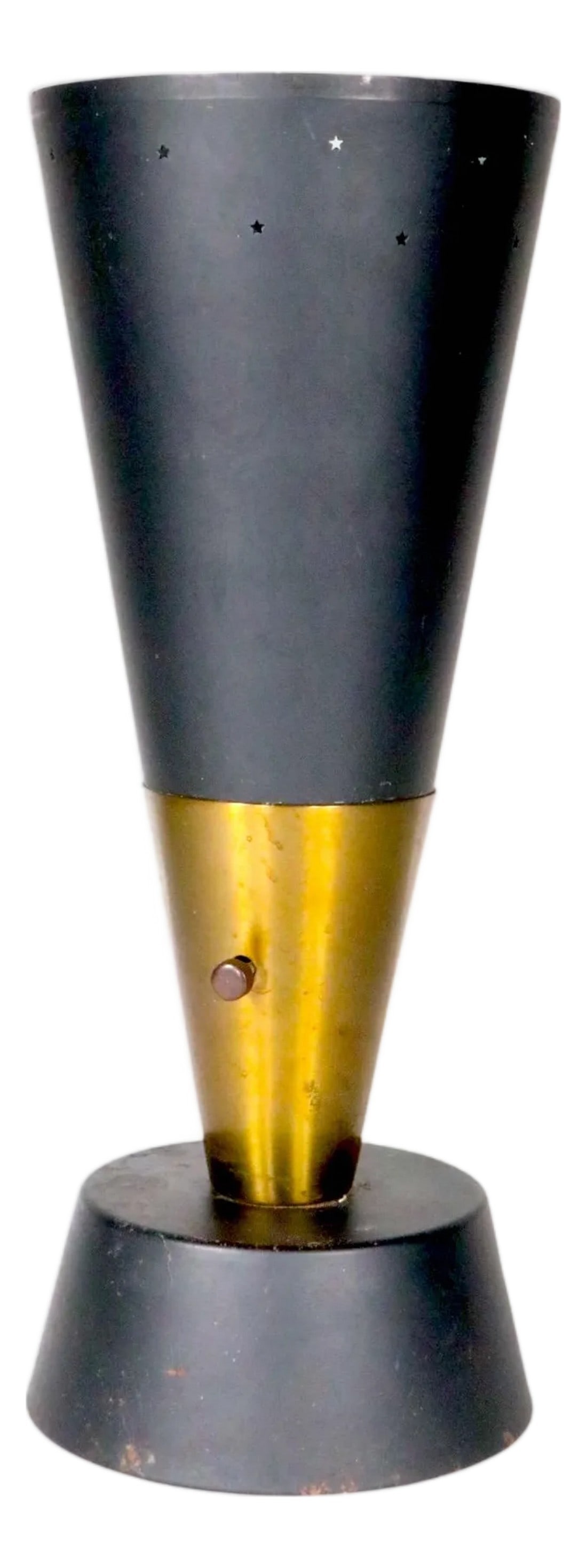 Mid Century Uplight Table Lamp: Mid Century cone form black and brass uplight table lamp. The lamp features a perforated top with star form perforations, a black top, brass center, and a black plinth base. This example is in good,