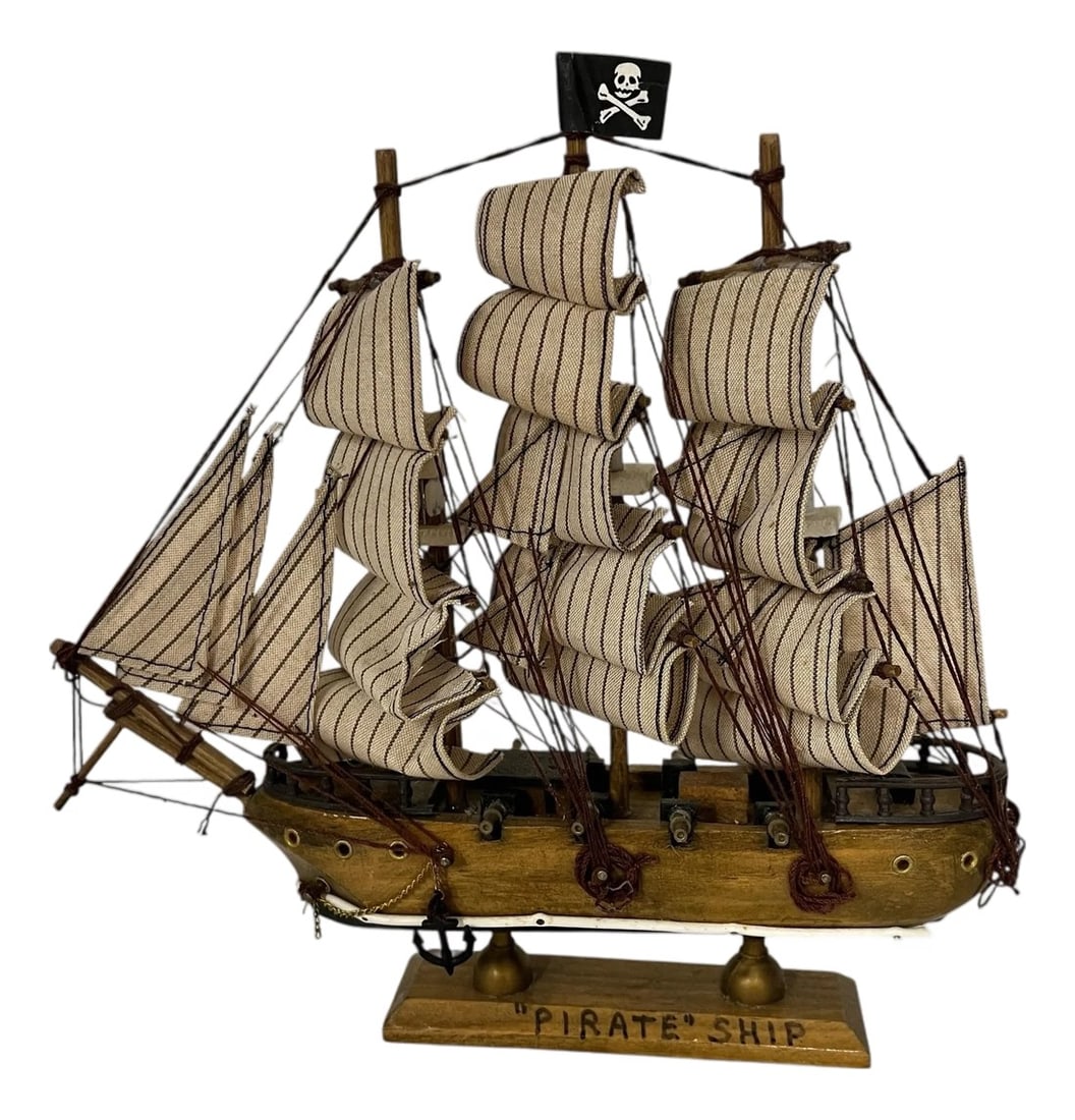 Vintage Wood Model Pirate Ship (1 of 8)