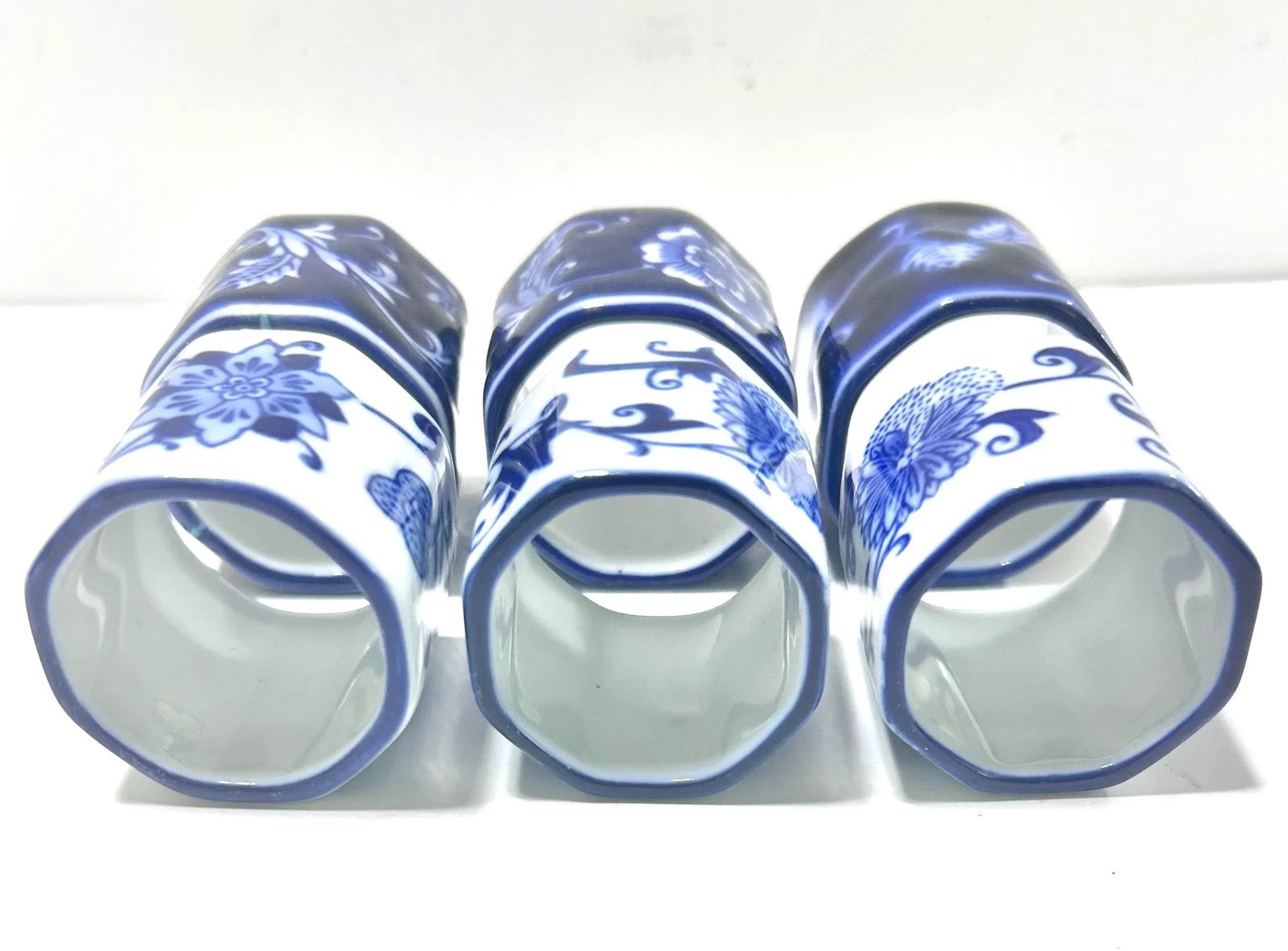 Vintage Chinoiserie Blue & White Porcelain Napkin Rings With Floral Pattern- Set of 4 - 6
