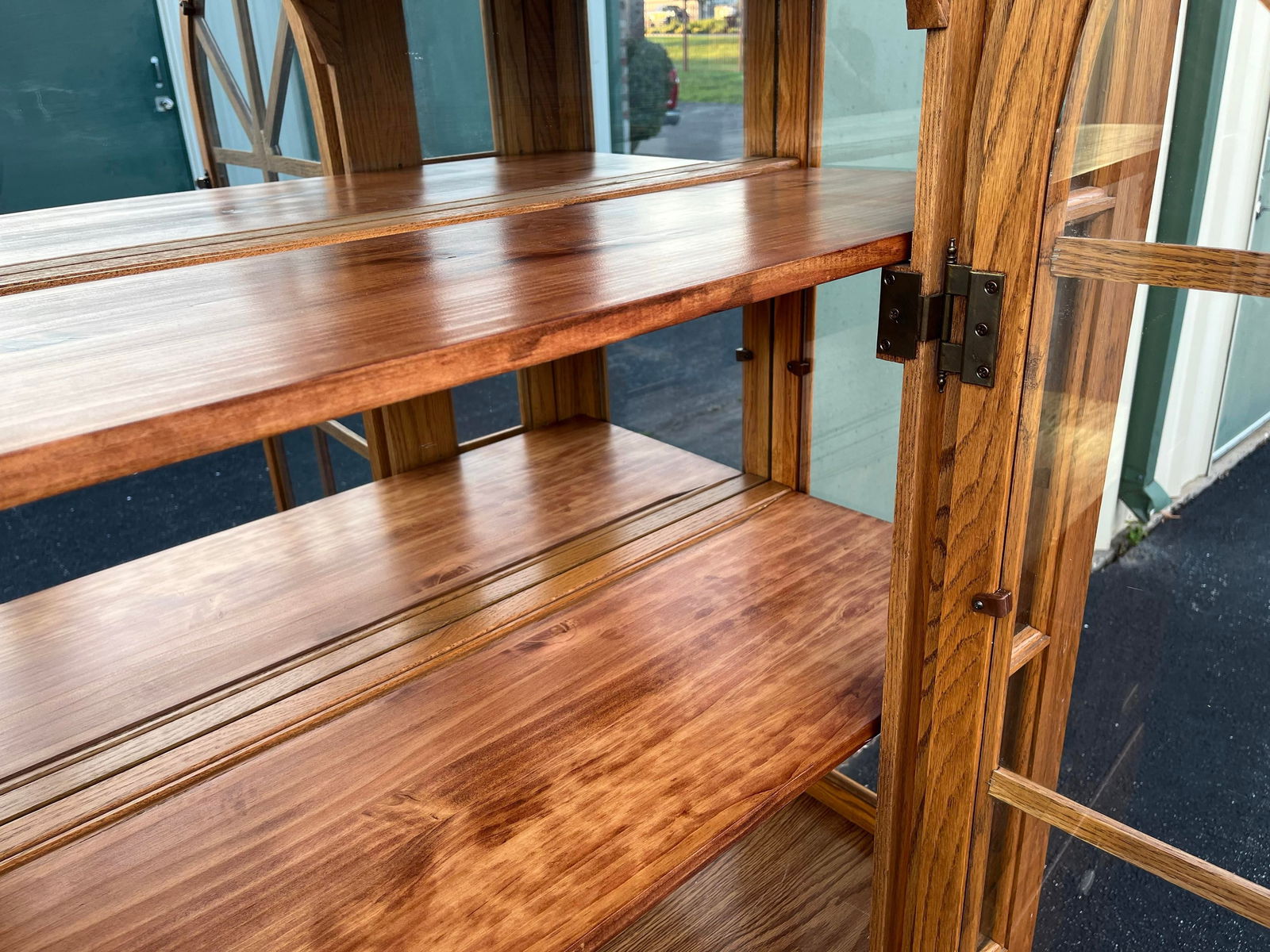 Keller Illuminated Oak China Display Hutch Cabinet - 10