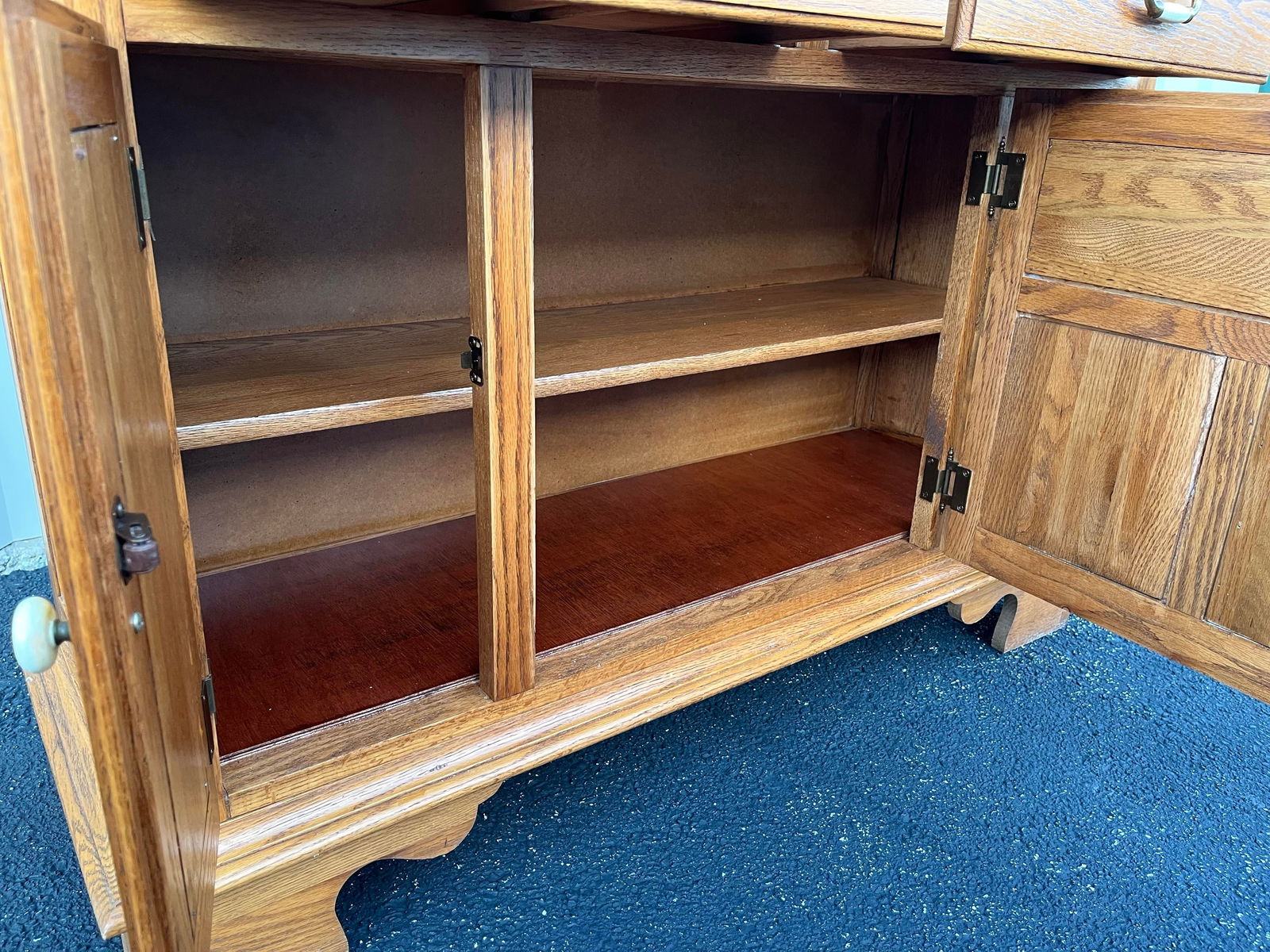 Keller Illuminated Oak China Display Hutch Cabinet - 11