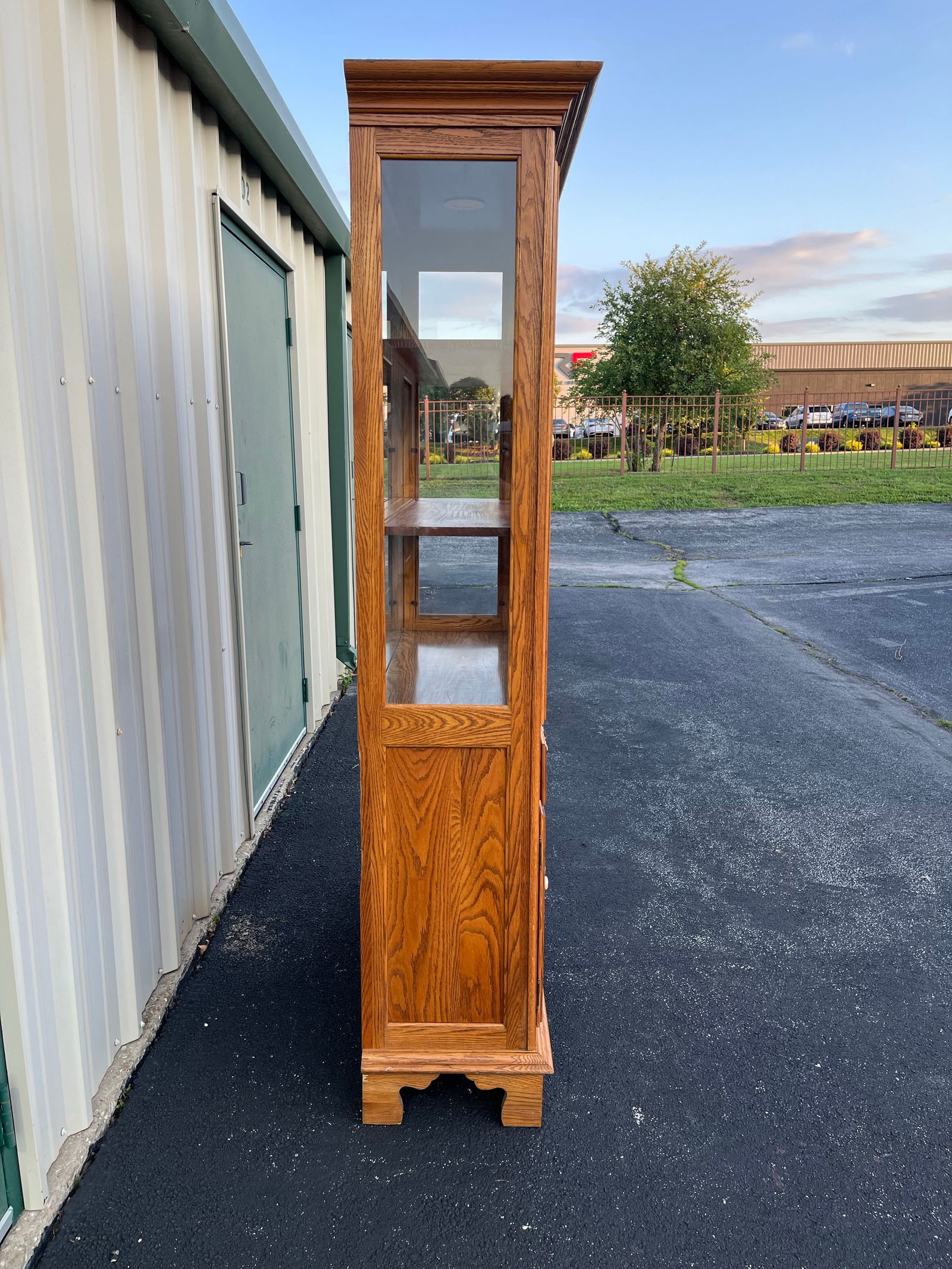 Keller Illuminated Oak China Display Hutch Cabinet - 4