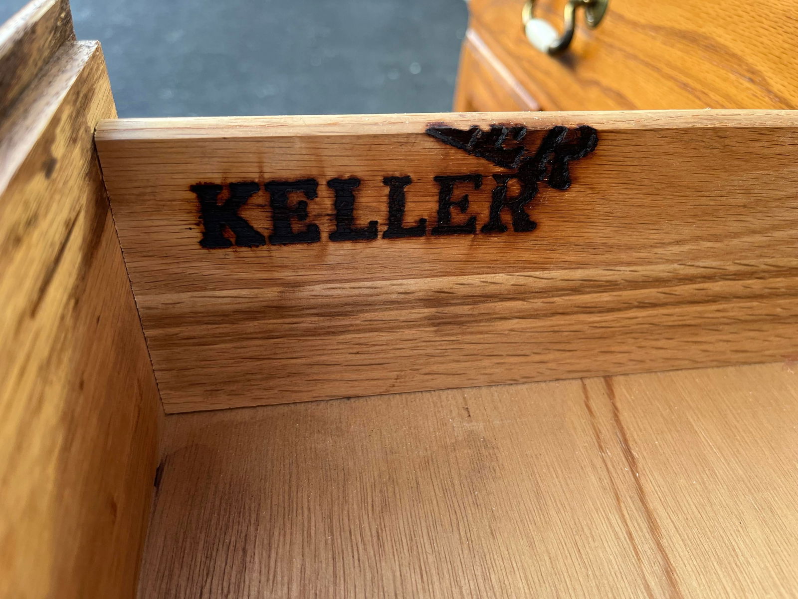 Keller Illuminated Oak China Display Hutch Cabinet - 5