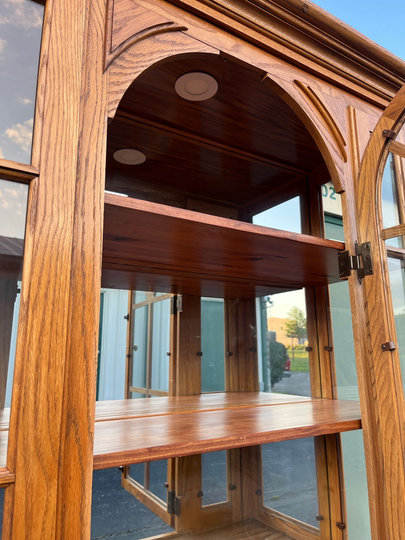 Keller Illuminated Oak China Display Hutch Cabinet - 6