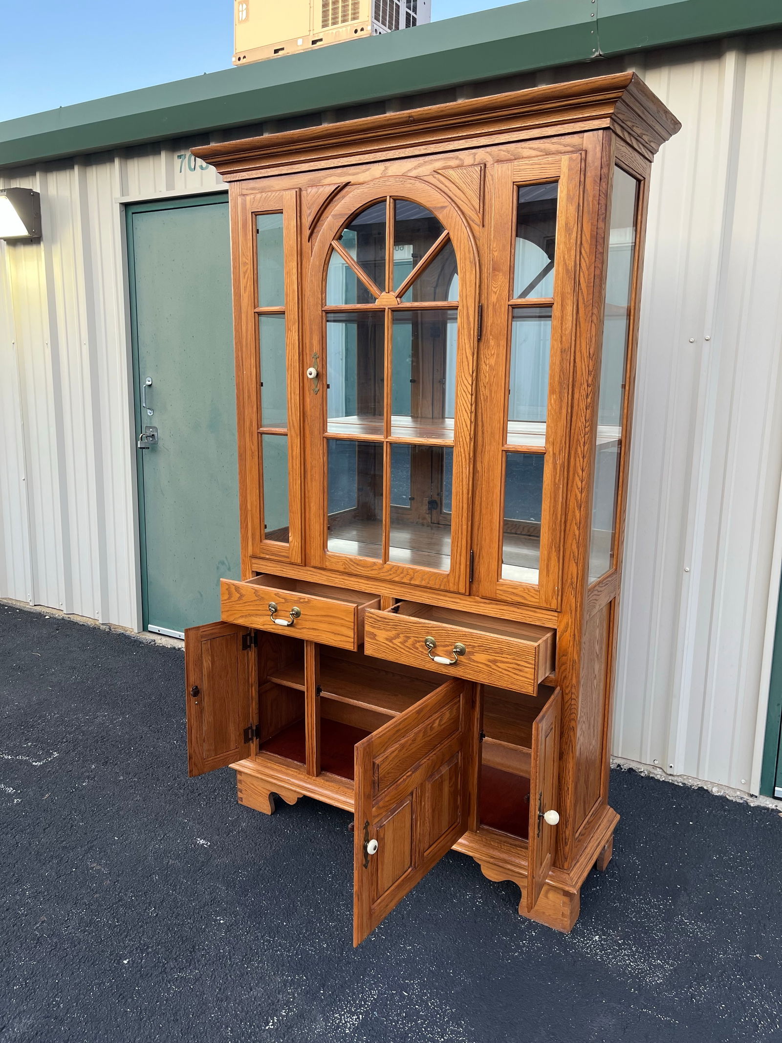 Keller Illuminated Oak China Display Hutch Cabinet - 8