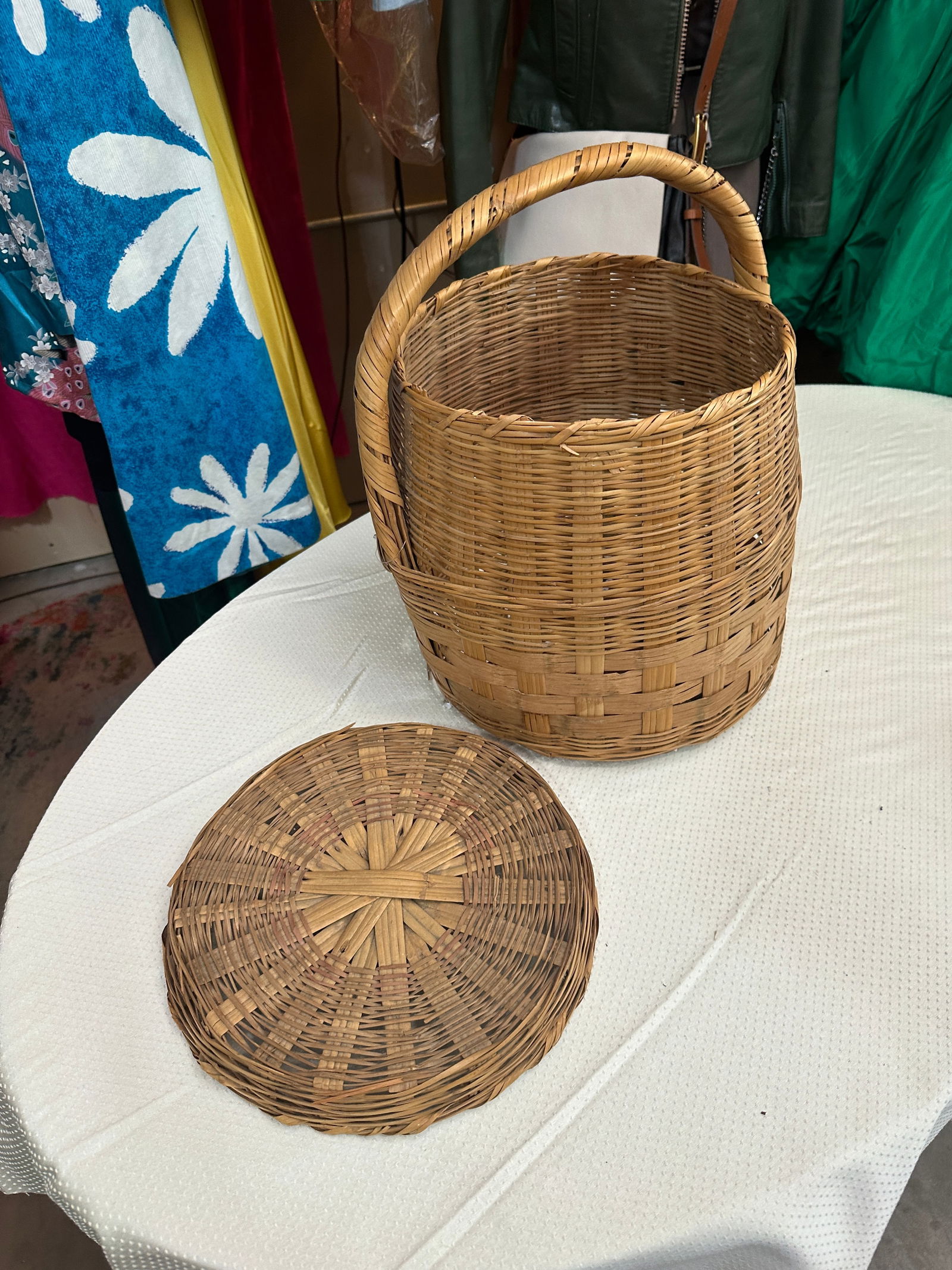 1970s Handmade Vintage Large Wicker Basket With Matching Lid - 6