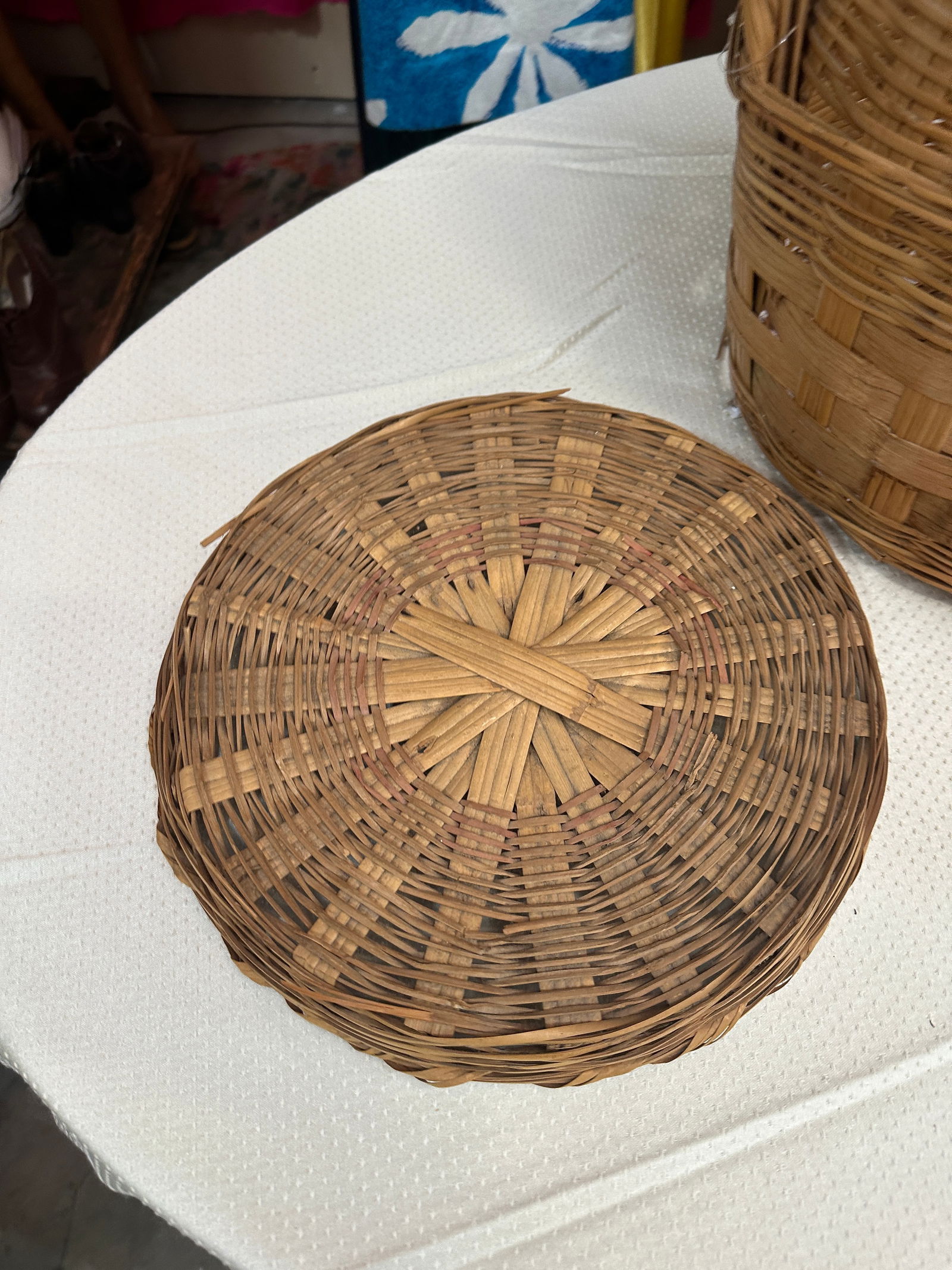 1970s Handmade Vintage Large Wicker Basket With Matching Lid - 7