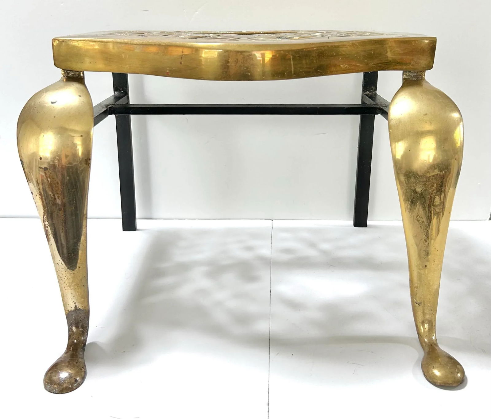 19th Century English Scrollwork Brass & Iron Footman With Cabriole Legs Footstool - 3