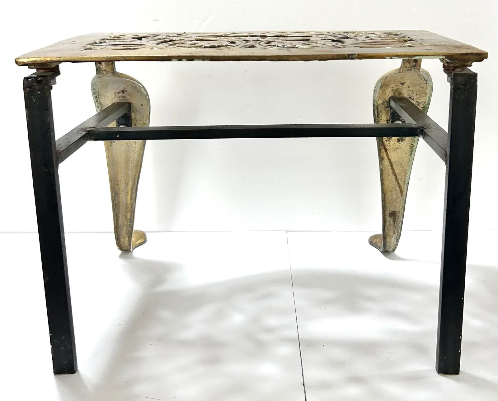 19th Century English Scrollwork Brass & Iron Footman With Cabriole Legs Footstool - 5