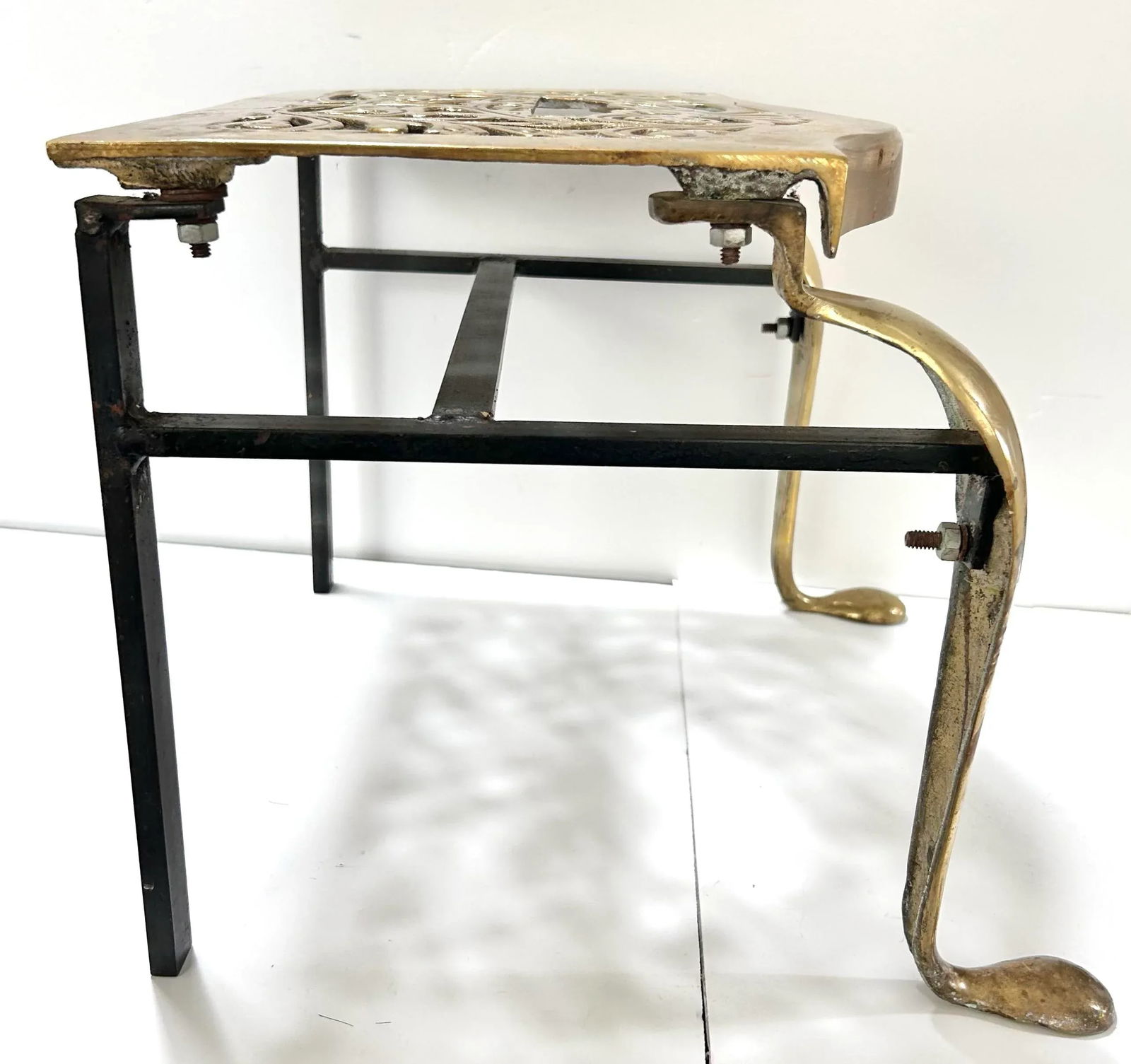 19th Century English Scrollwork Brass & Iron Footman With Cabriole Legs Footstool - 6