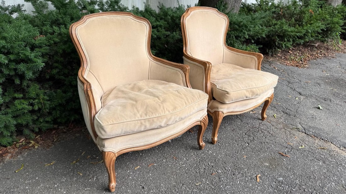 Pair of 1980s Meyer Gunther Martini French Provincial Louis XV Style Bergère Chairs in Beige - 3
