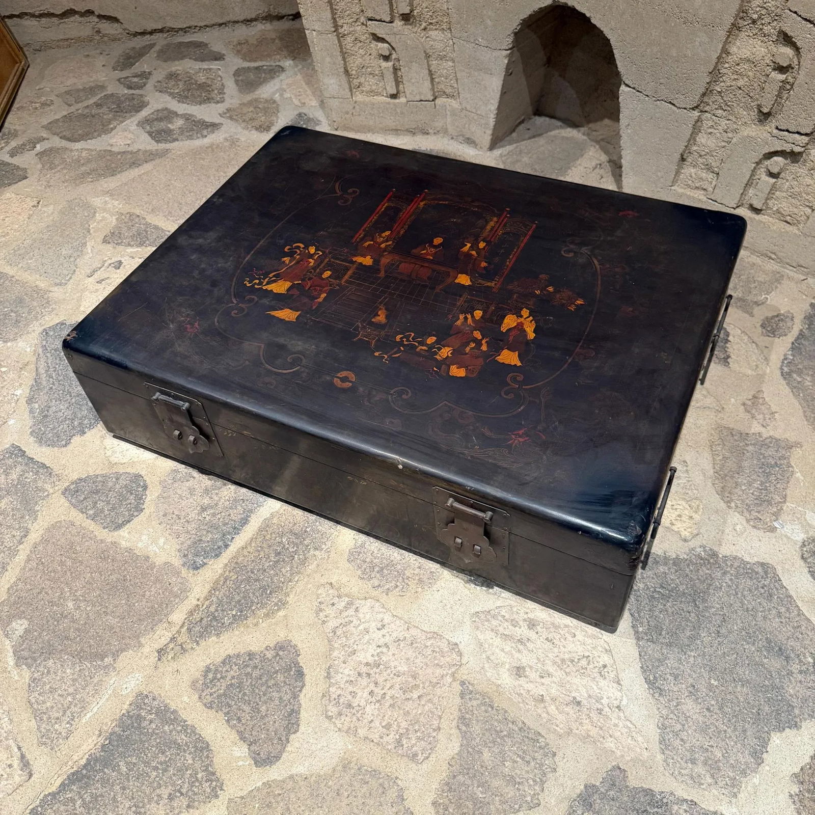 Chinese Lacquered Wooden Chest Coffee Table With Animated Palace Scene - 10
