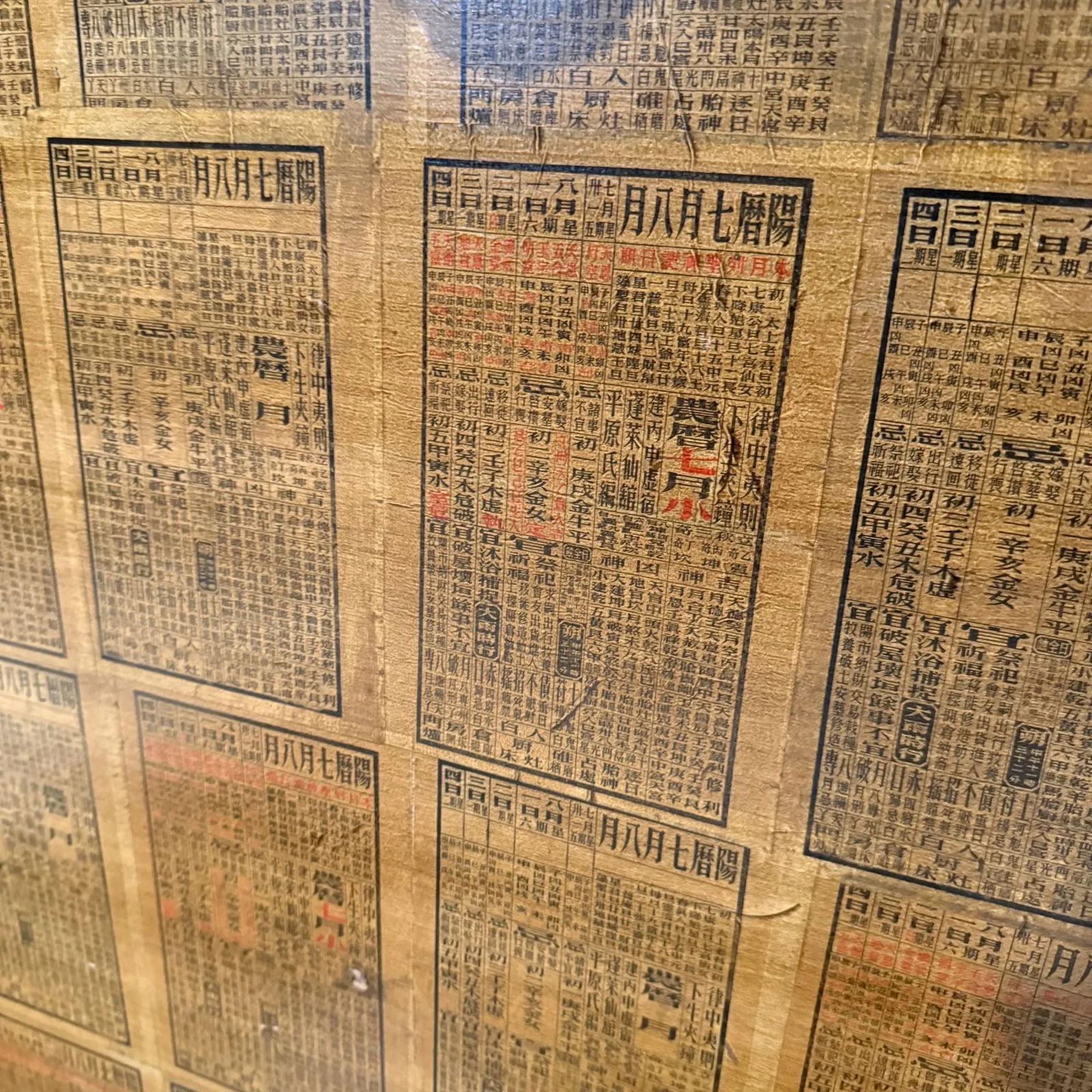 Chinese Lacquered Wooden Chest Coffee Table With Animated Palace Scene - 11