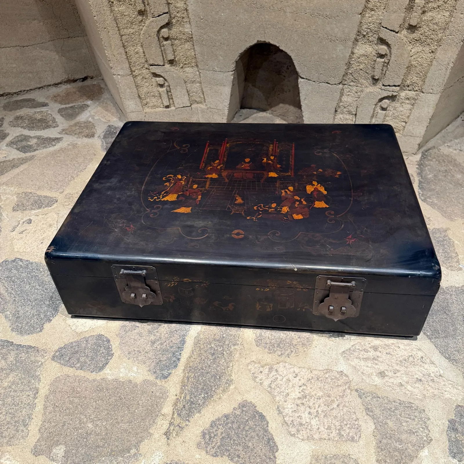 Chinese Lacquered Wooden Chest Coffee Table With Animated Palace Scene - 12