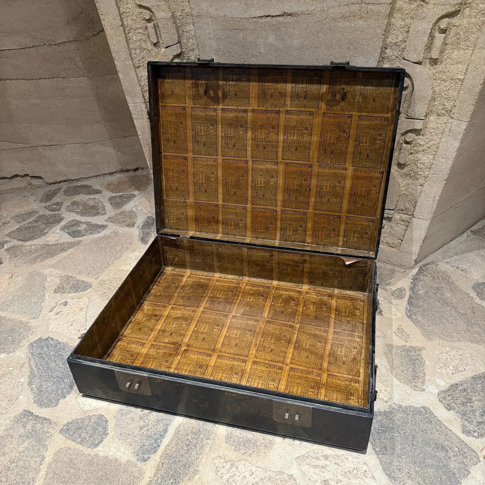 Chinese Lacquered Wooden Chest Coffee Table With Animated Palace Scene - 13