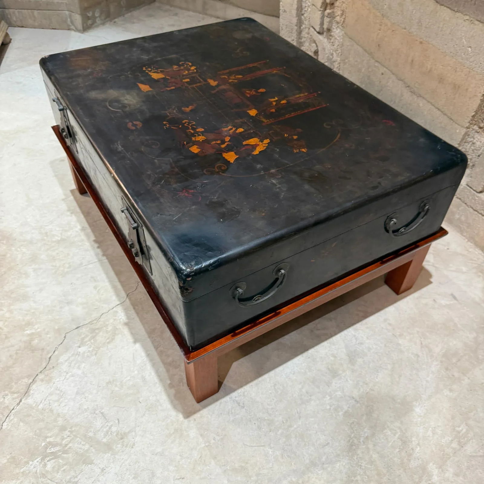 Chinese Lacquered Wooden Chest Coffee Table With Animated Palace Scene - 16