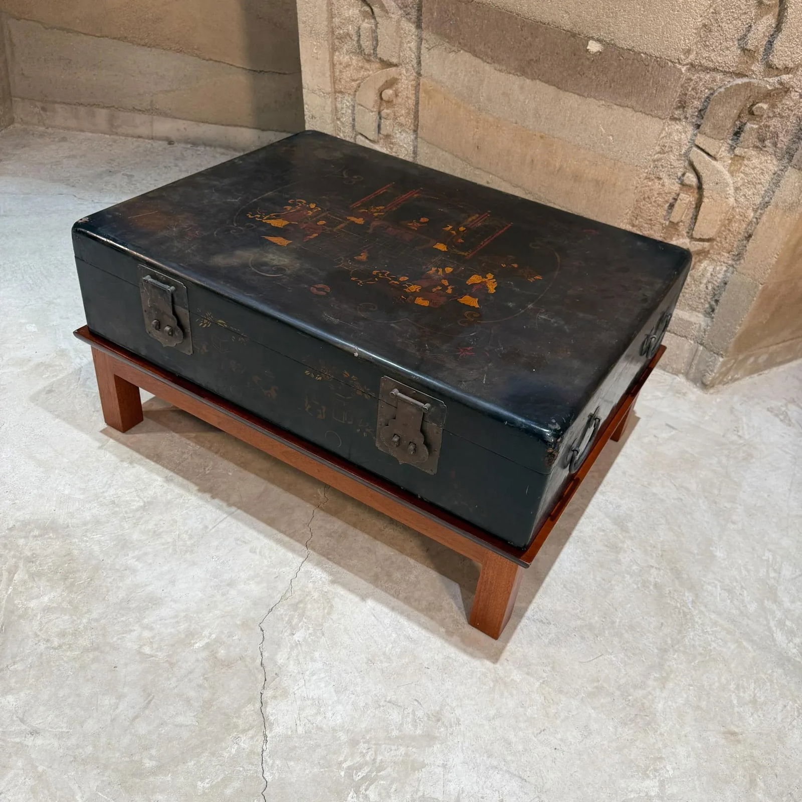 Chinese Lacquered Wooden Chest Coffee Table With Animated Palace Scene - 18