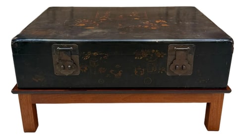 Chinese Lacquered Wooden Chest Coffee Table With Animated Palace Scene