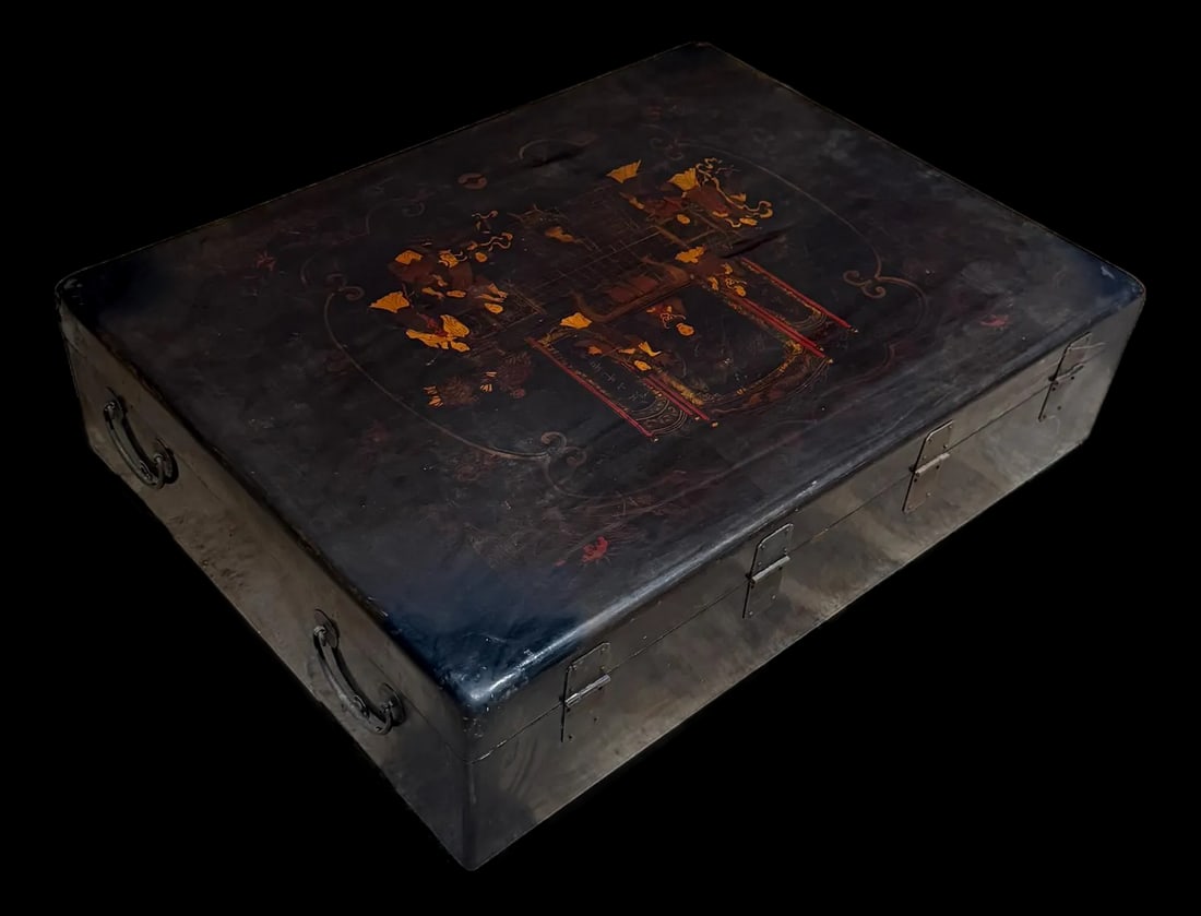 Chinese Lacquered Wooden Chest Coffee Table With Animated Palace Scene - 2