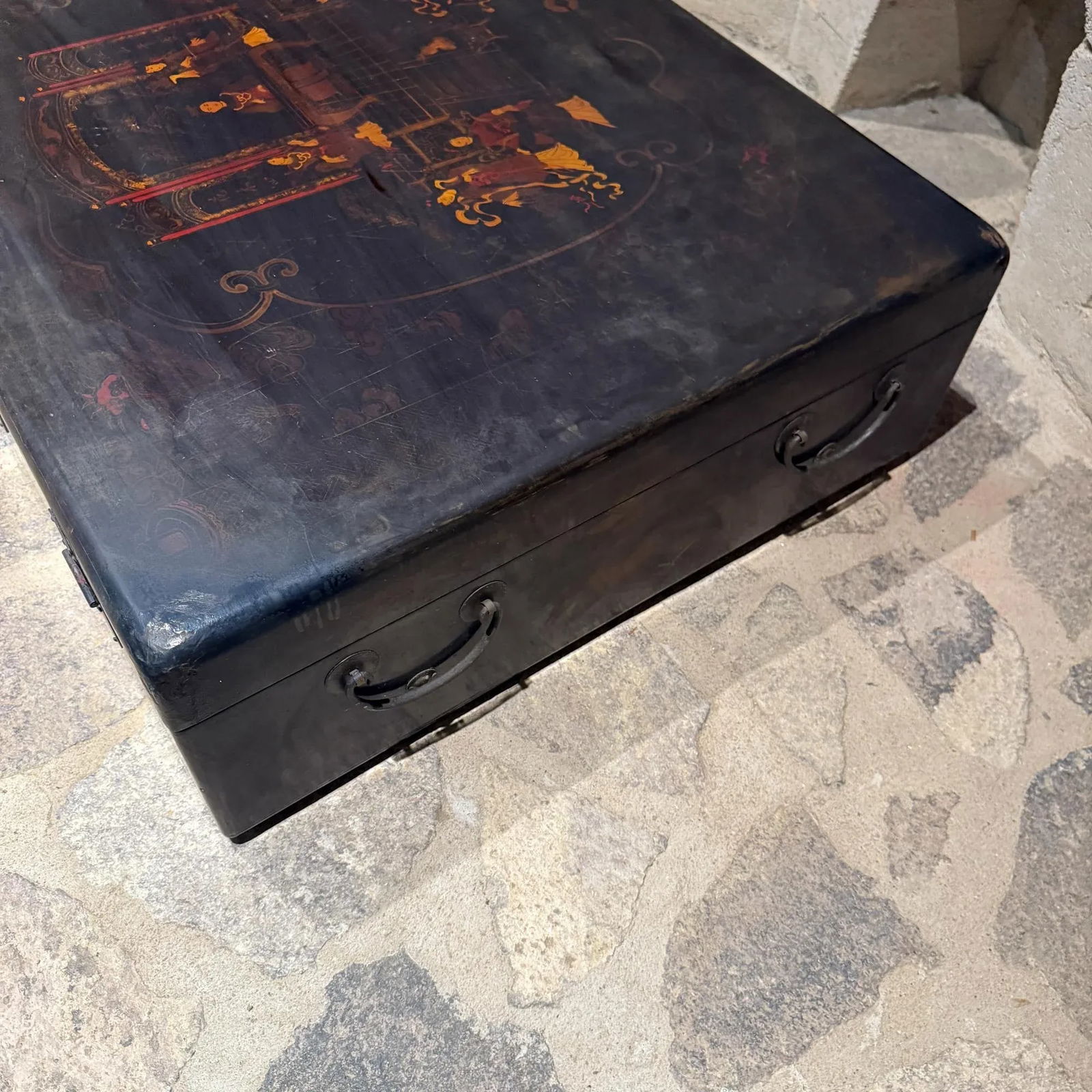 Chinese Lacquered Wooden Chest Coffee Table With Animated Palace Scene - 6