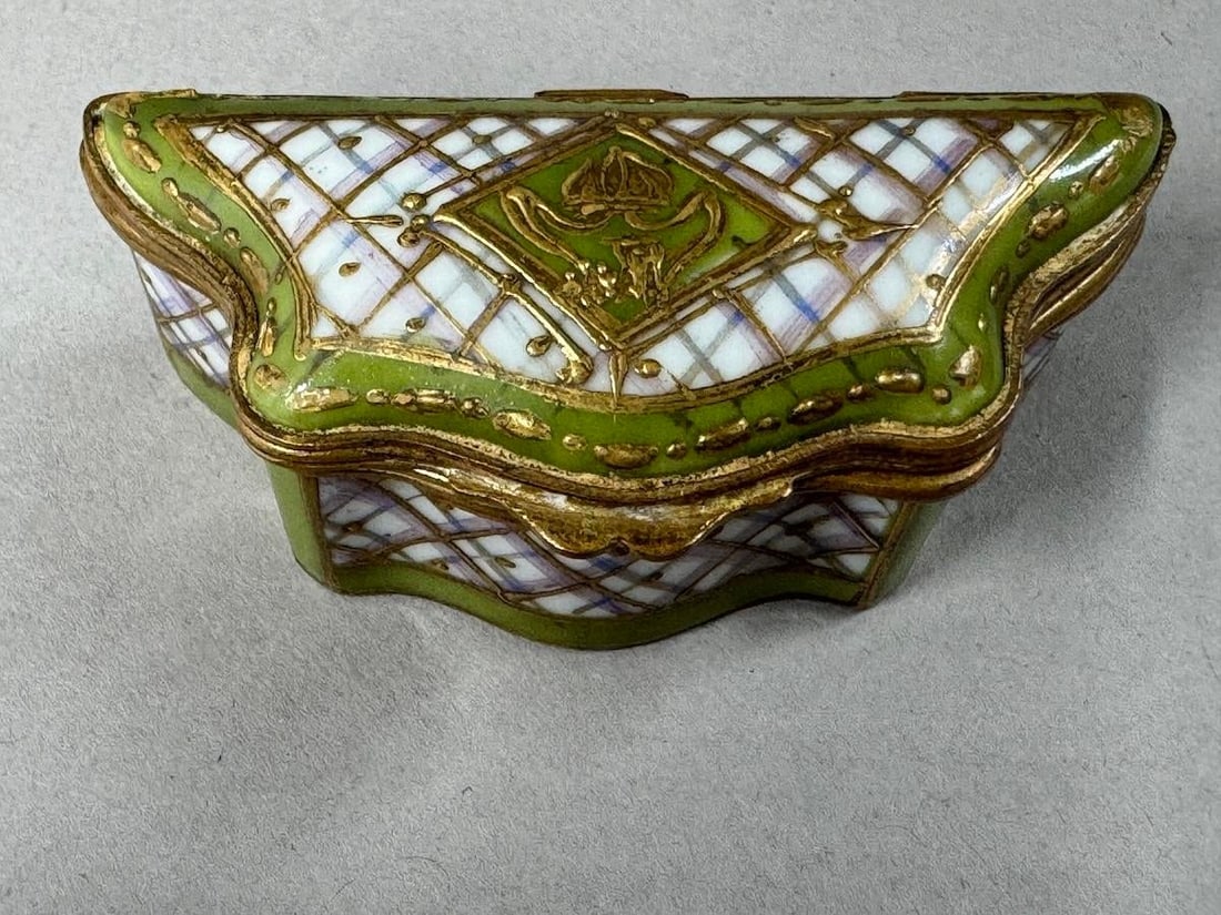 Ca 1860 French Sèvres Neoclassical Green Gold Porcelain Box - 3