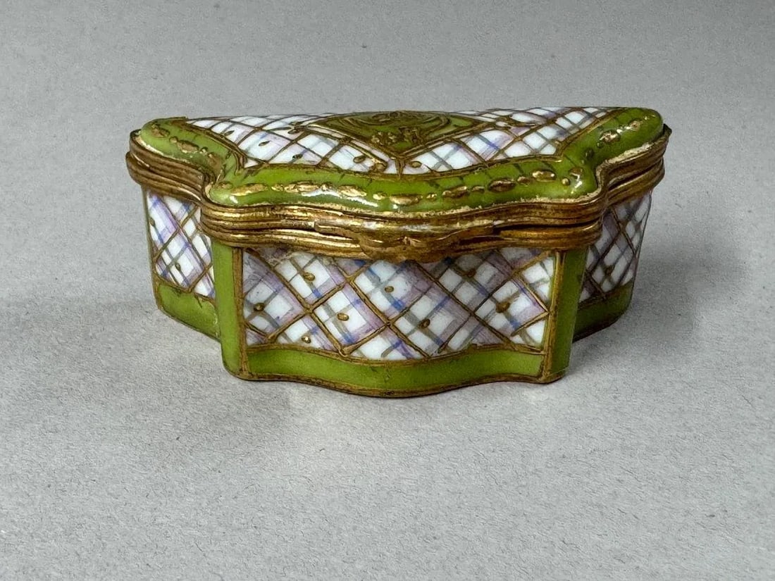 Ca 1860 French Sèvres Neoclassical Green Gold Porcelain Box - 8