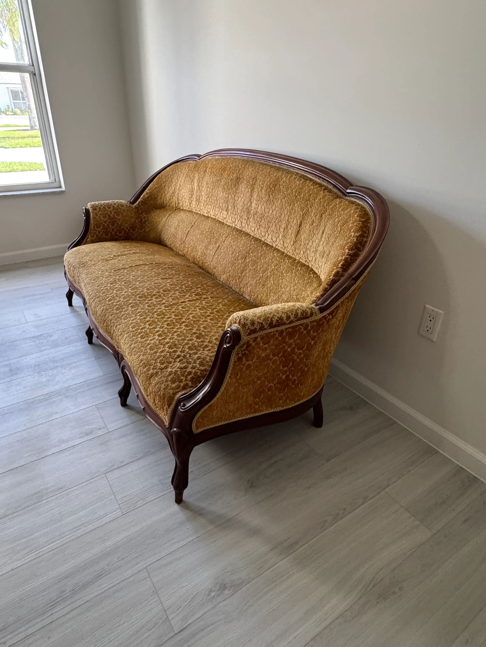 19th Century Parlor Sofa With Velvety Damask Upholstery - 3