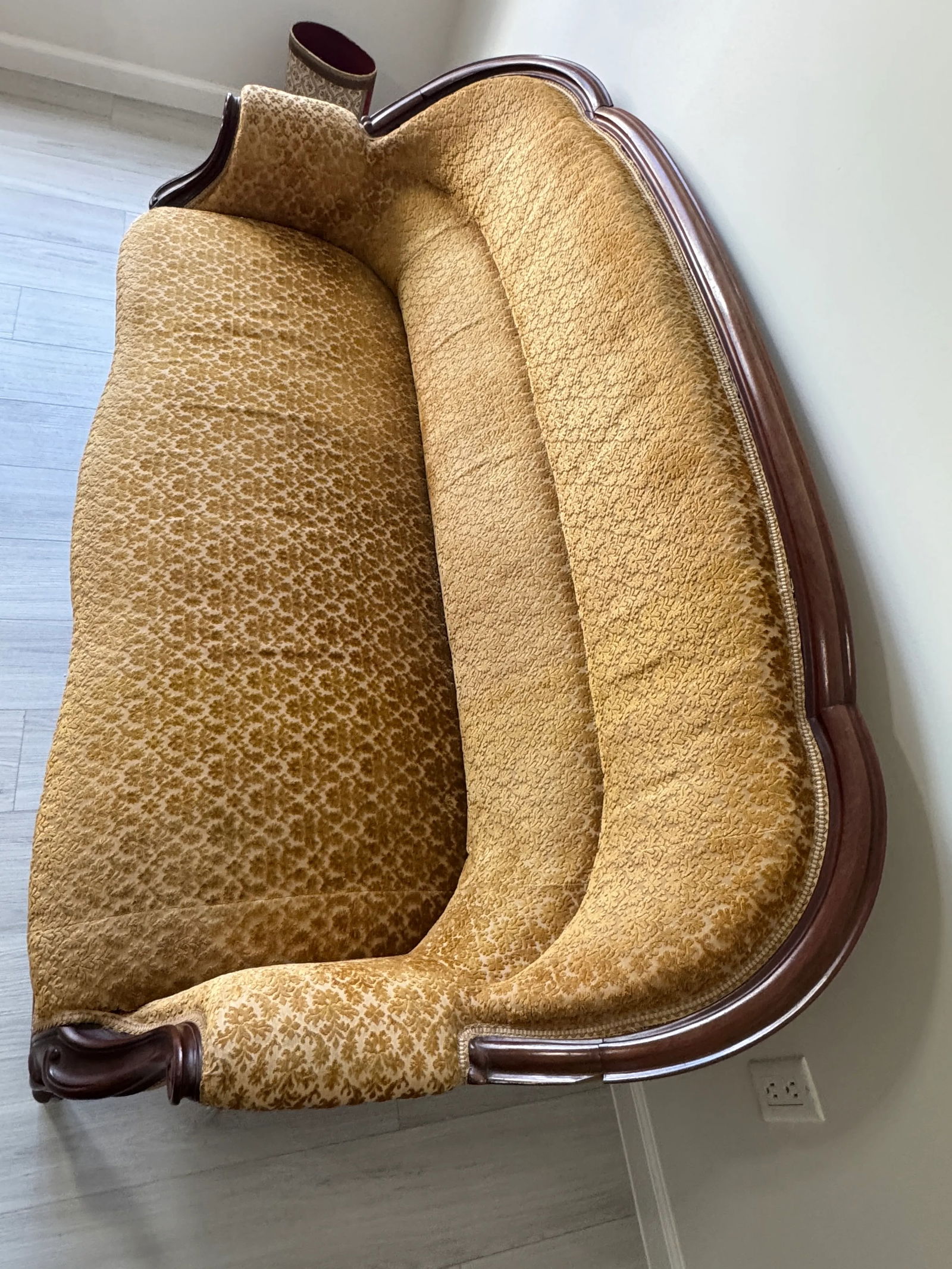 19th Century Parlor Sofa With Velvety Damask Upholstery - 5