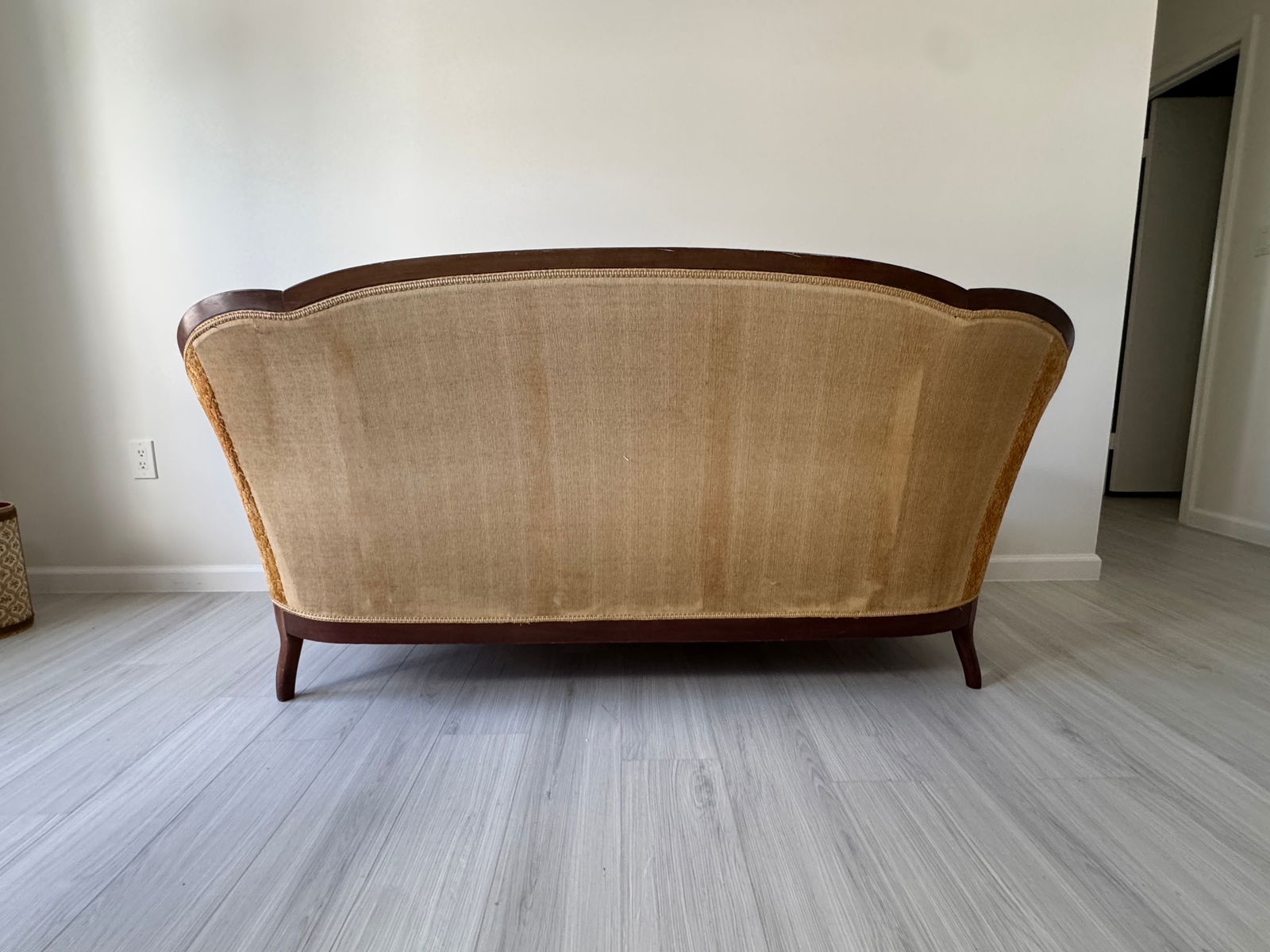 19th Century Parlor Sofa With Velvety Damask Upholstery - 7