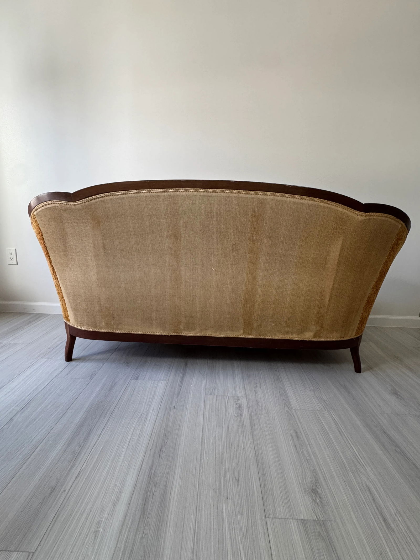 19th Century Parlor Sofa With Velvety Damask Upholstery - 8