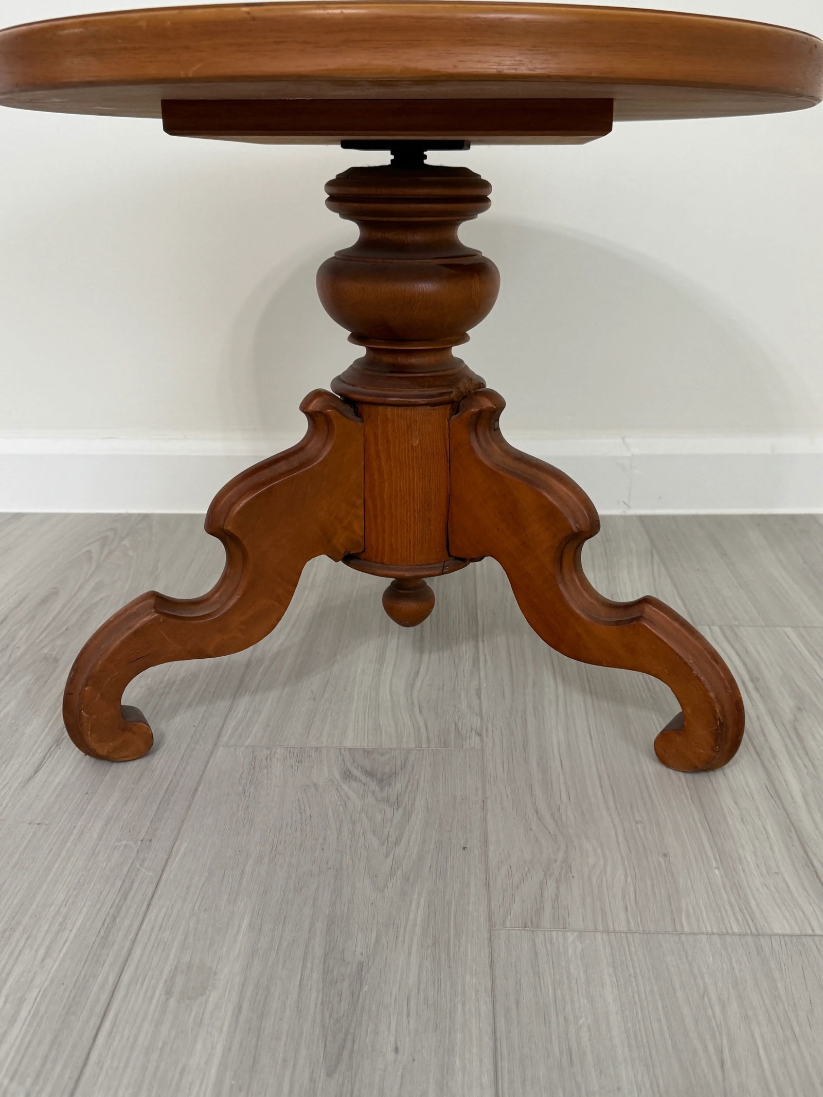 Antique Victorian Pedestal Parlor Side Table - 5