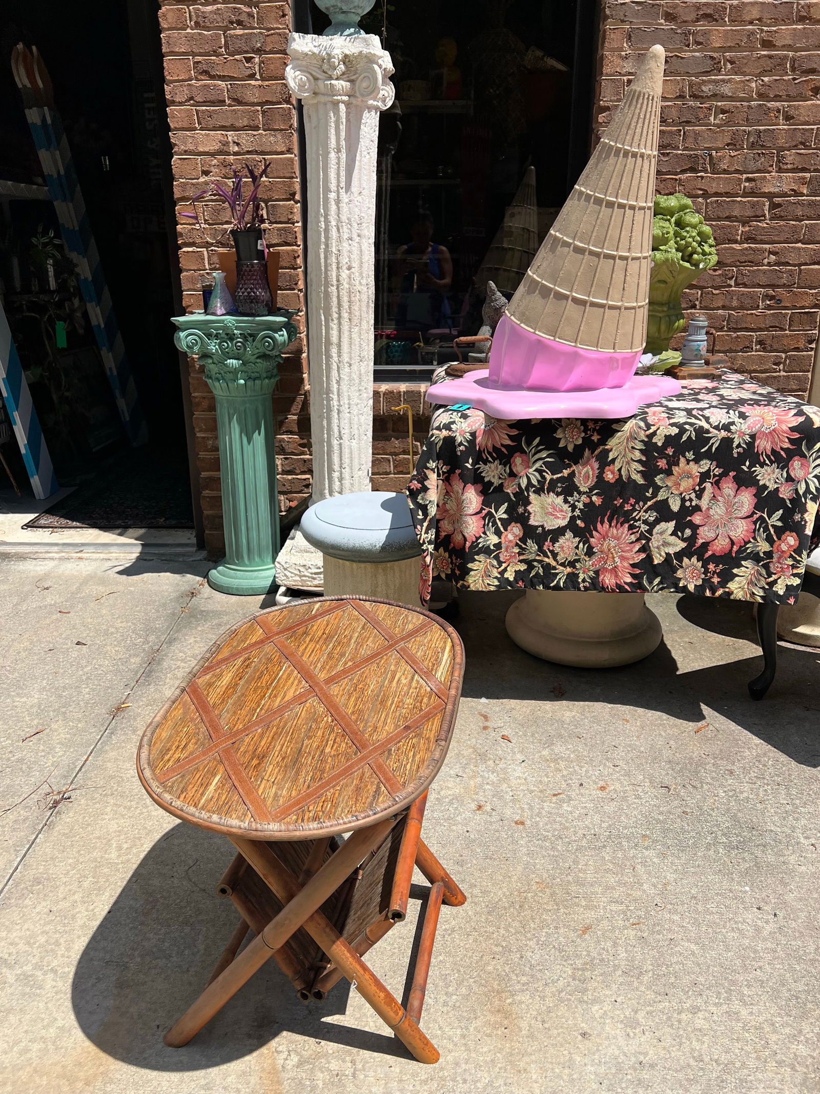 1970s Small Oval Wicker and Wooden Fold Up Side Table - 5