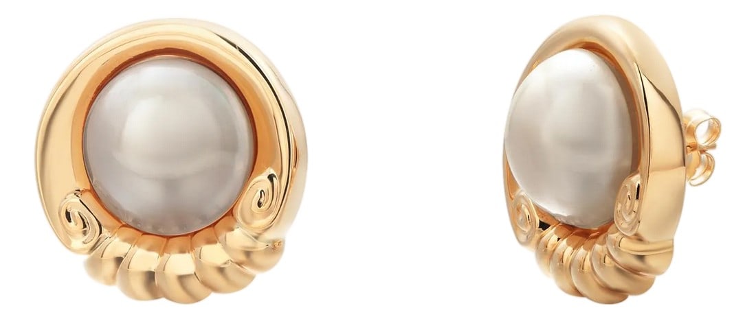 14k Yellow Gold Scroll Design Mabe Pearl Vintage Earrings: Add a timeless touch of sophistication to your jewelry collection with these beautifully crafted 14K Yellow Gold Mabe Pearl Earrings. Each earring features a luminous 15mm Mabe pearl, bezel set