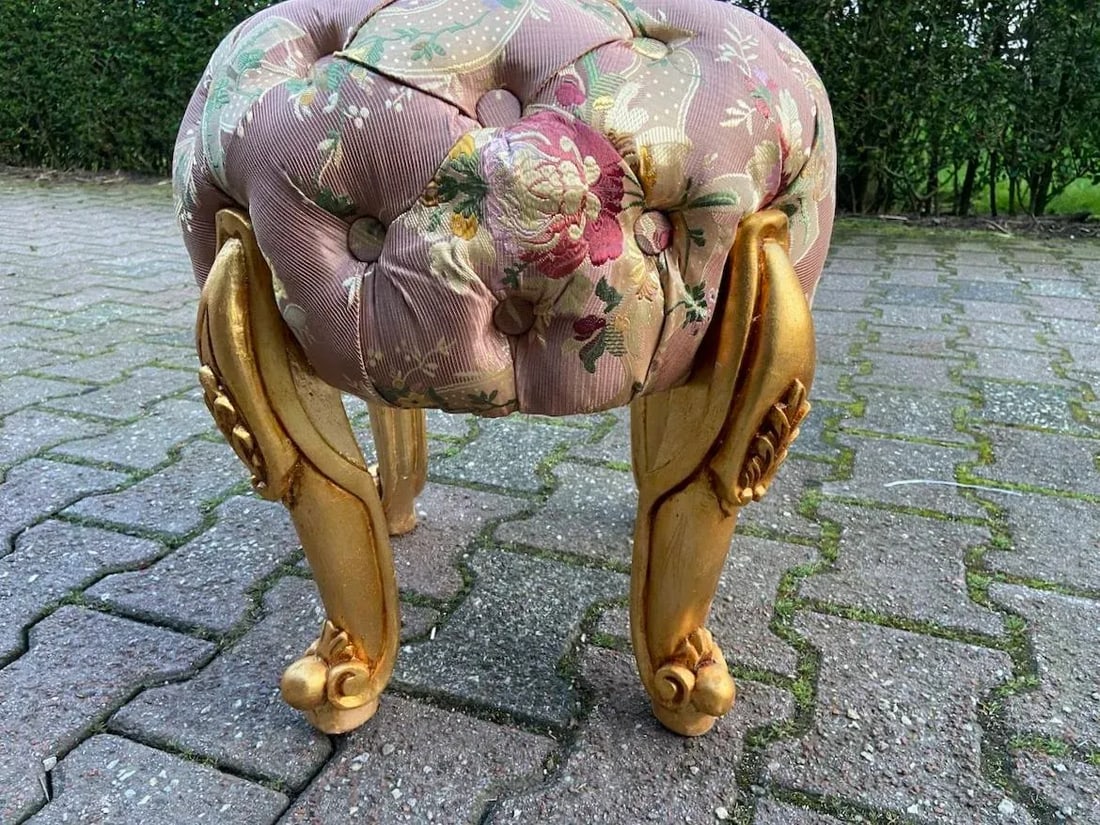 1980s French Louis XVI Gilt Beech Rose Damask Bench Pouf - 3