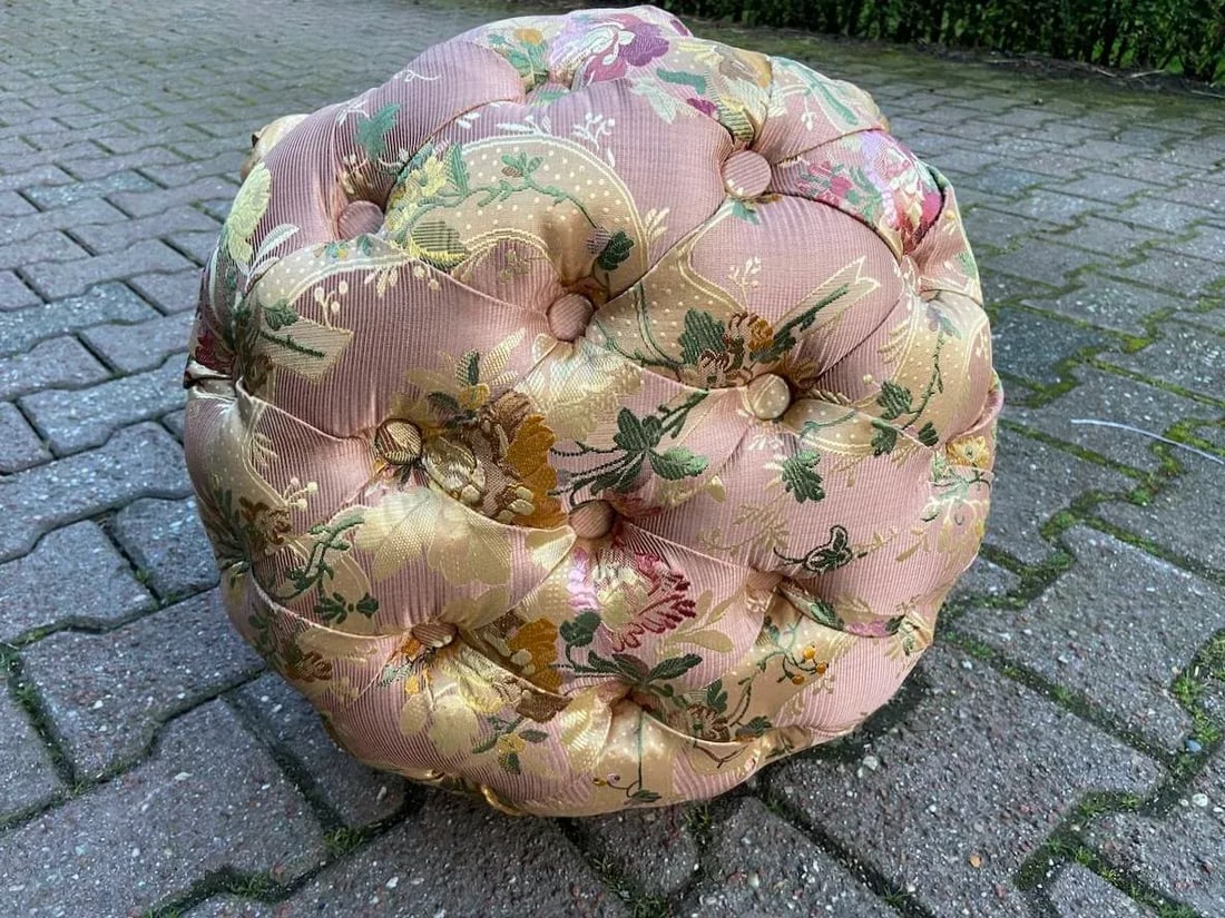 1980s French Louis XVI Gilt Beech Rose Damask Bench Pouf - 7